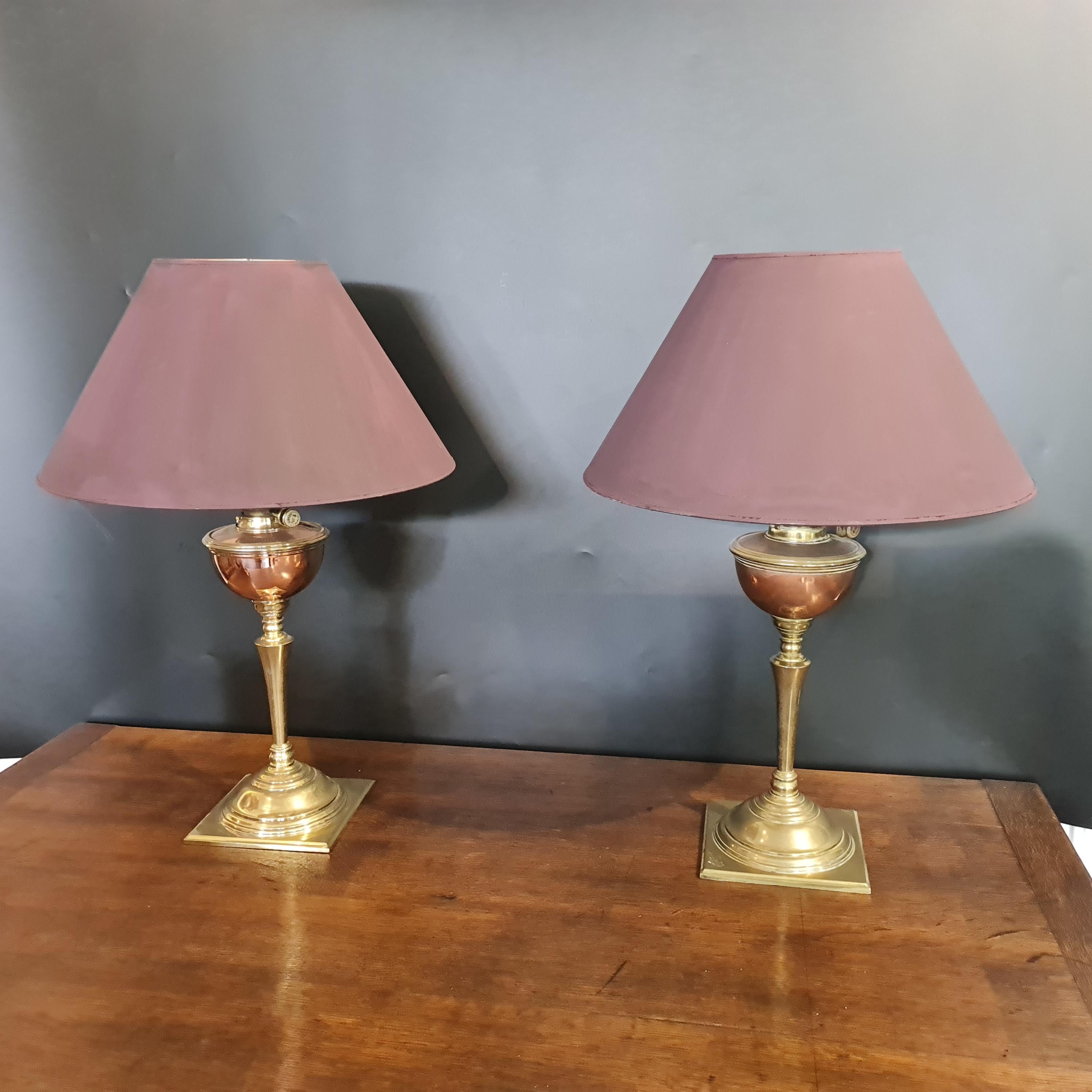 Paar Arts & Crafts Kupfer & Messing umgewandelt Öllampen  von W. A. S. Benson im Angebot 2