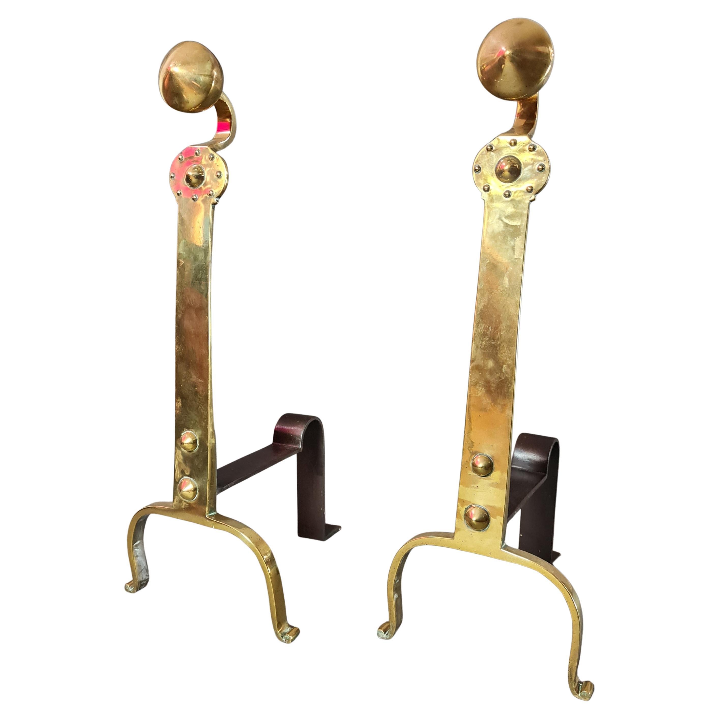 Paire de chiens de feu ou de chenets de l'école Cotswolds Arts & Crafts