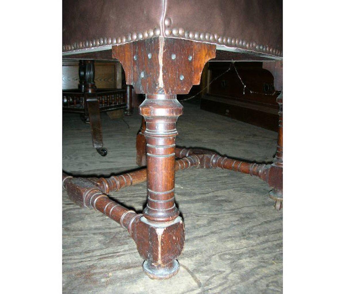 Paire de chaises de salle à manger en chêne de style néo-gothique Seddon de John Pollard. 4 autres disponibles en vente 6