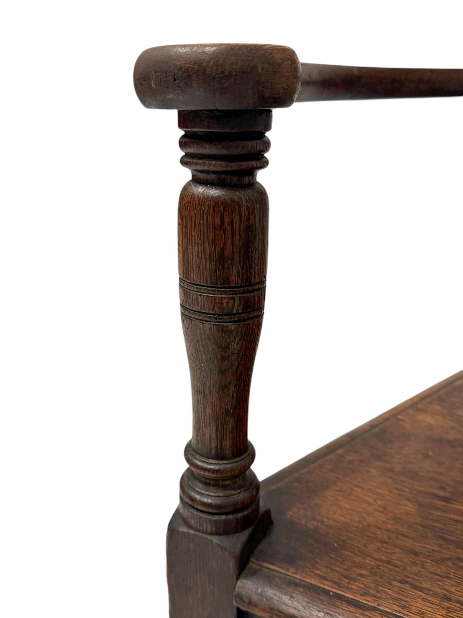 Pair of Arts & Crafts English Oak Armchairs, 1900s In Good Condition For Sale In Amsterdam, NL