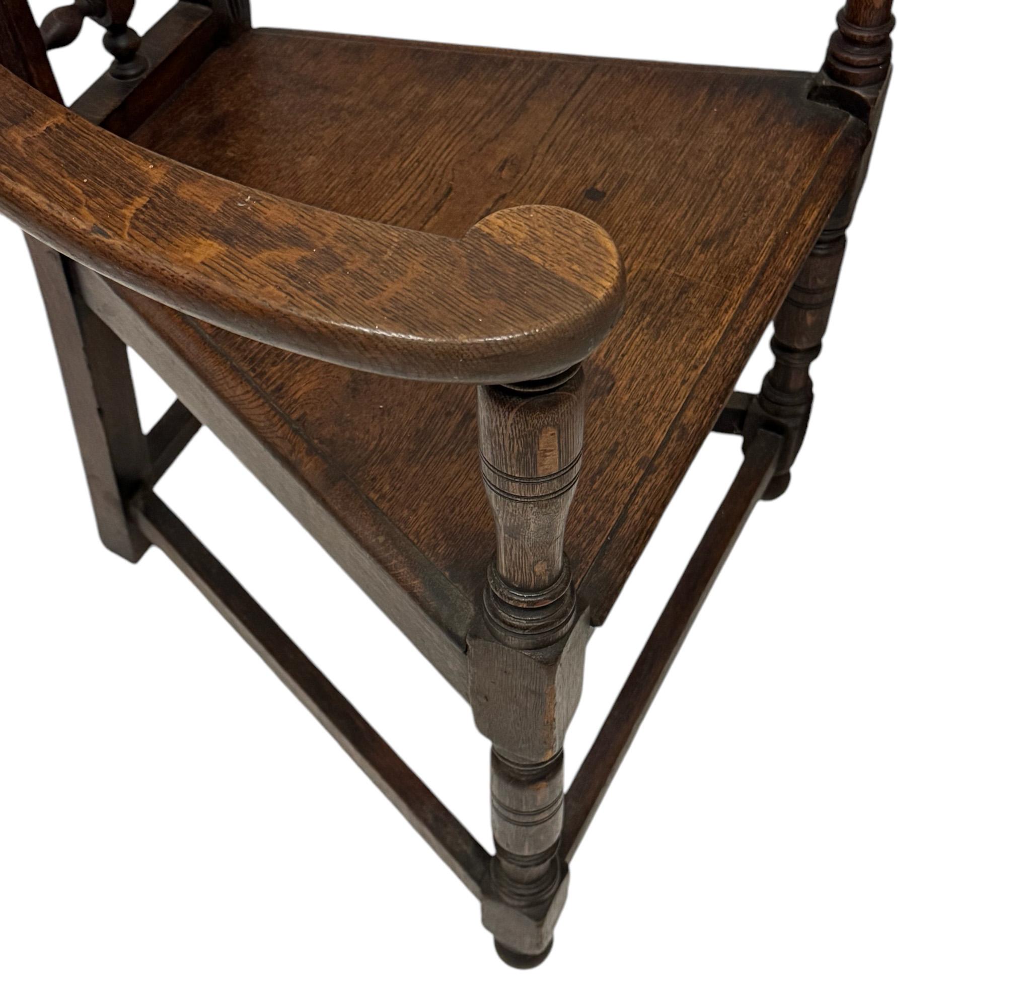 Pair of Arts & Crafts English Oak Armchairs, 1900s For Sale 1