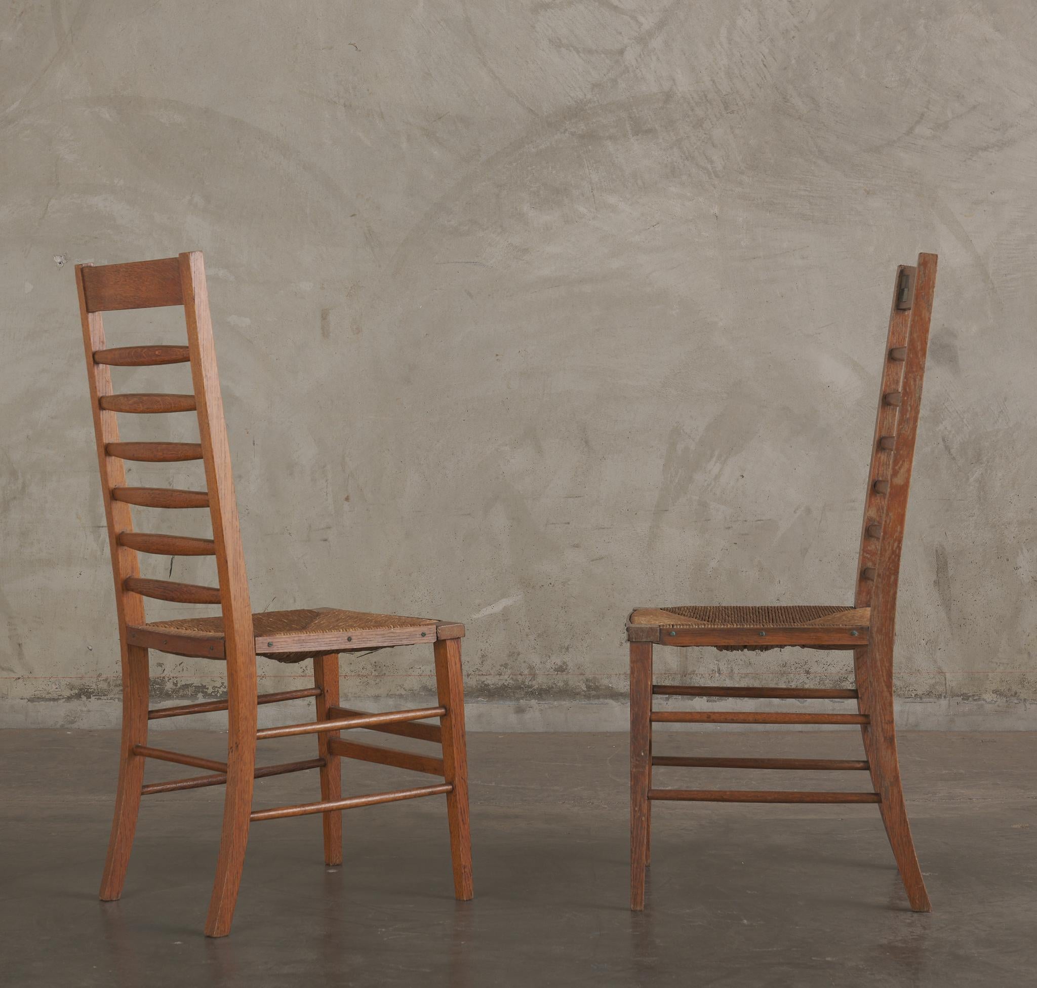 Paar Arts and Crafts Glascow School-Stühle mit Leiterrückenlehne (Unbekannt) im Angebot