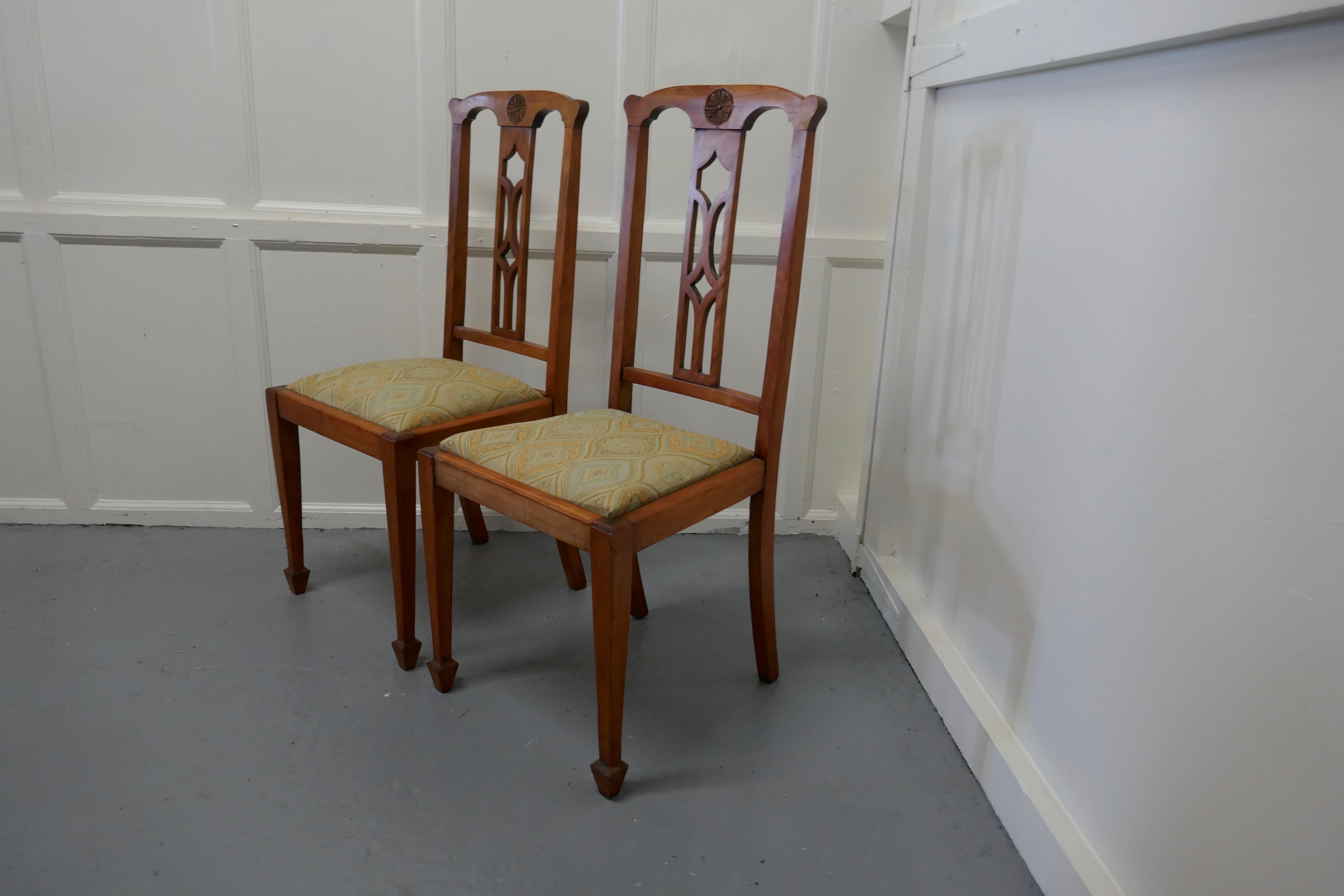 19th Century Pair of Arts & Crafts Golden Oak Chairs