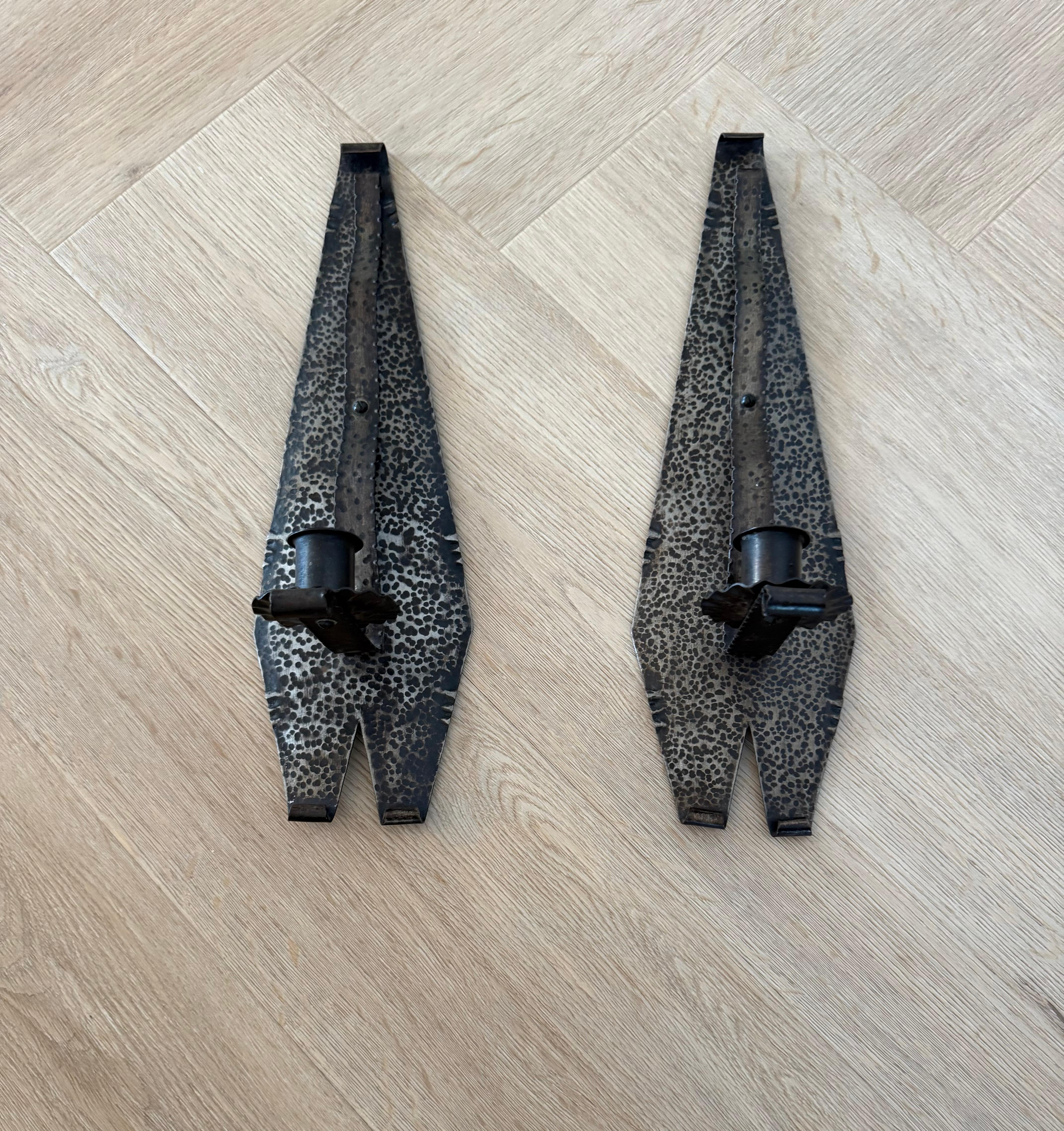 Pair of Arts & Crafts Hand-Hammered Wrought Iron Wall Sconces, 1920s For Sale 4