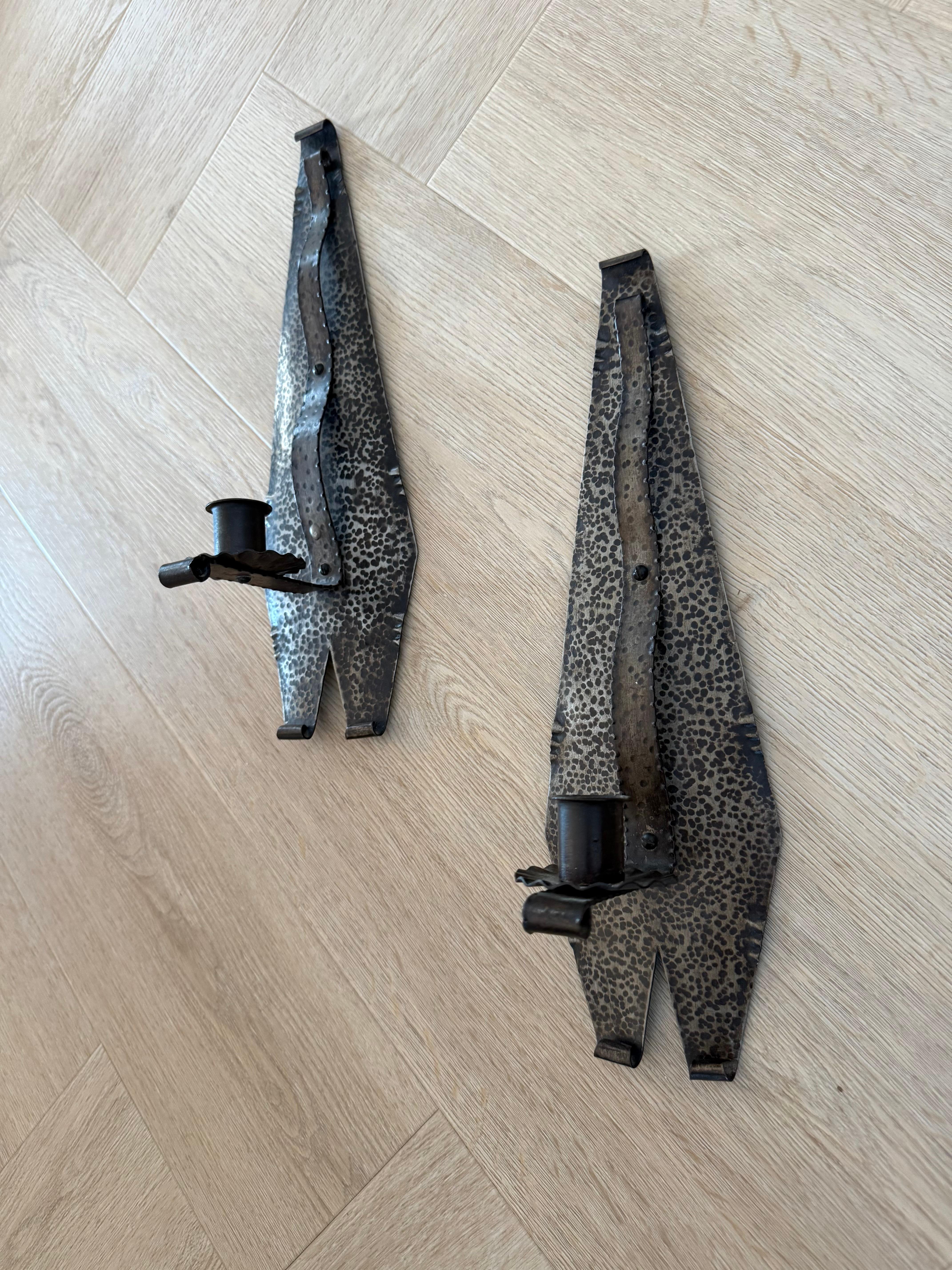 Pair of Arts & Crafts Hand-Hammered Wrought Iron Wall Sconces, 1920s For Sale 7