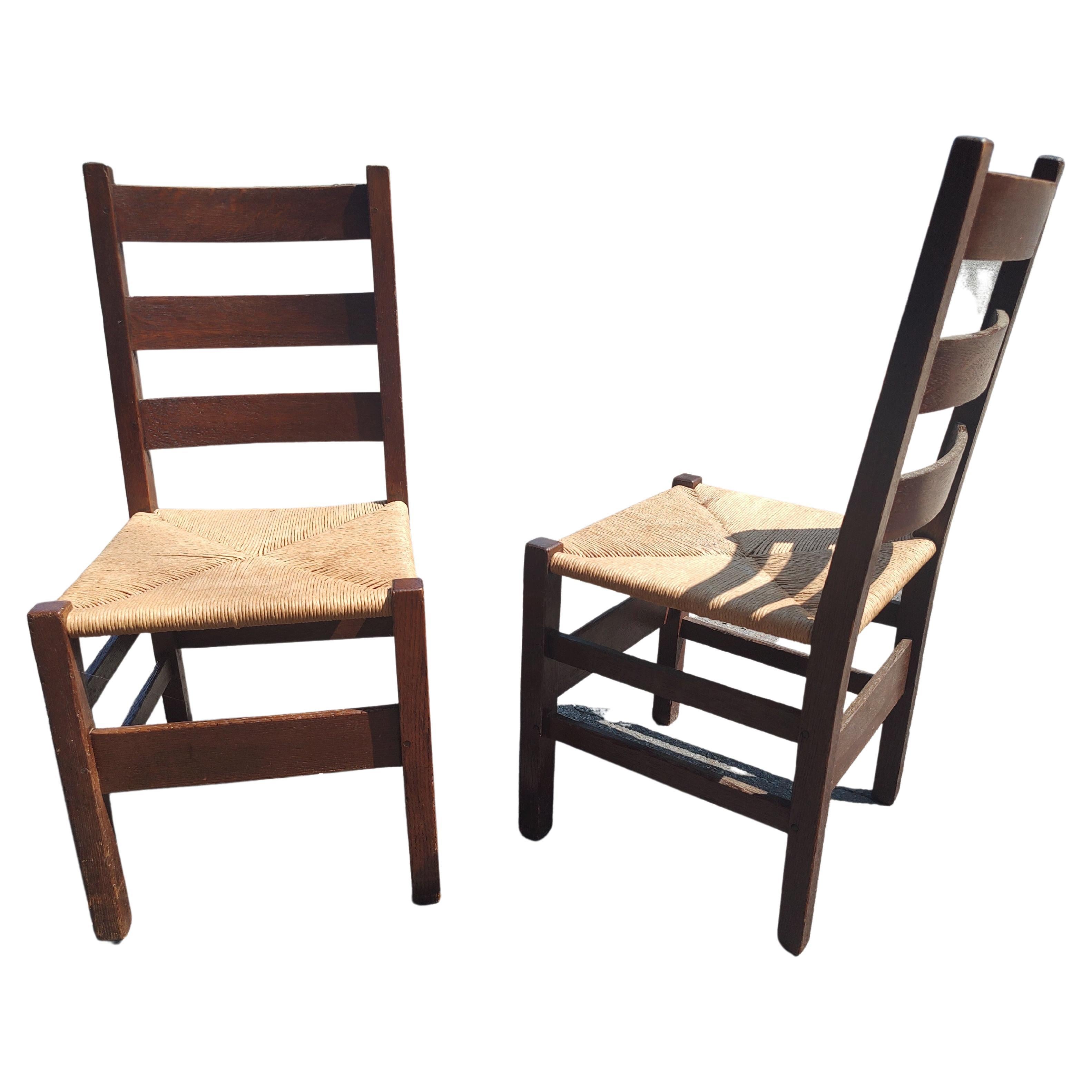 Pair of Arts & Crafts Mission Oak Side Chairs by Gustav Stickley C1910 In Good Condition For Sale In Port Jervis, NY