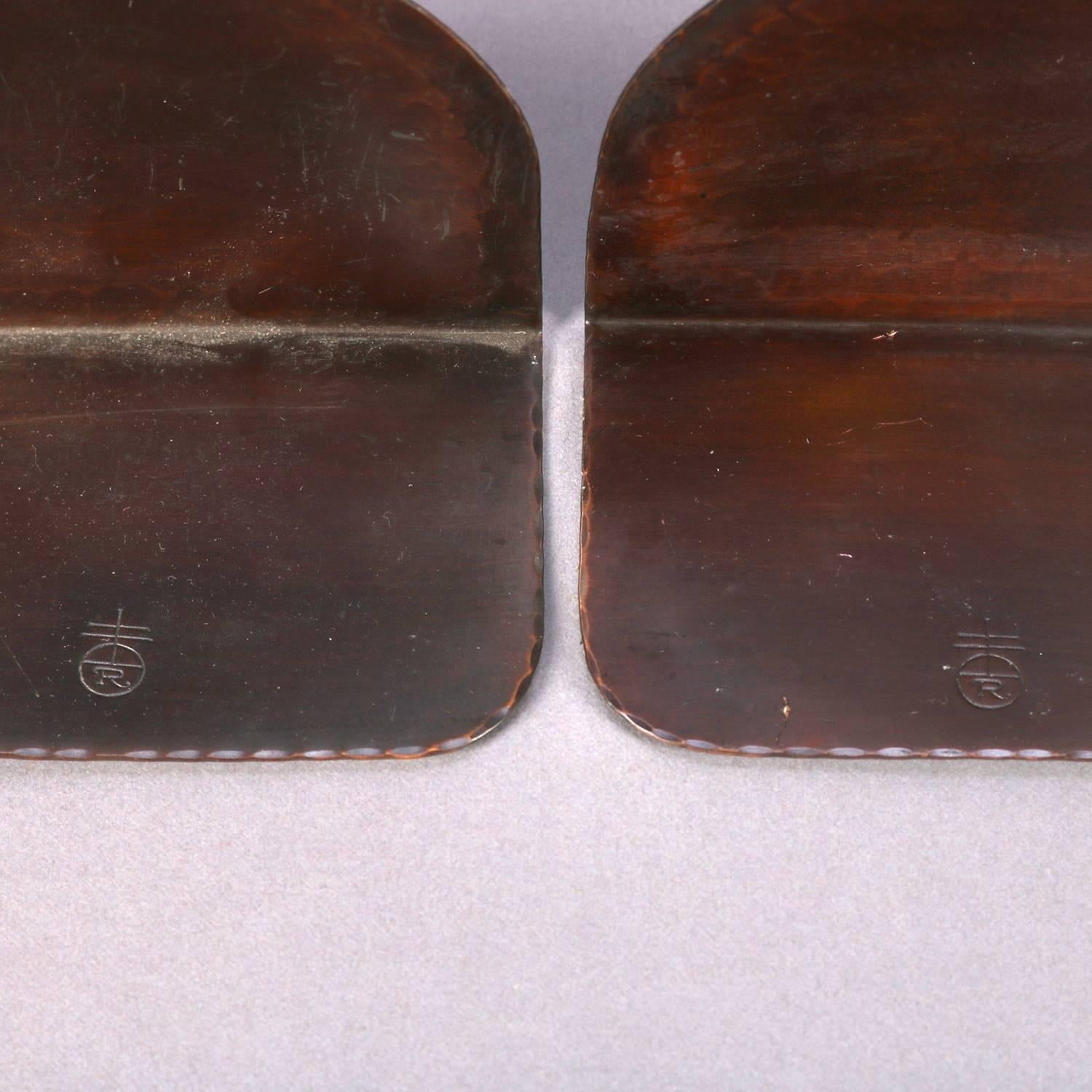 Pair of Arts & Crafts Roycroft Hand-Hammered Coppered Metal Bookends, circa 1910 In Good Condition In Big Flats, NY