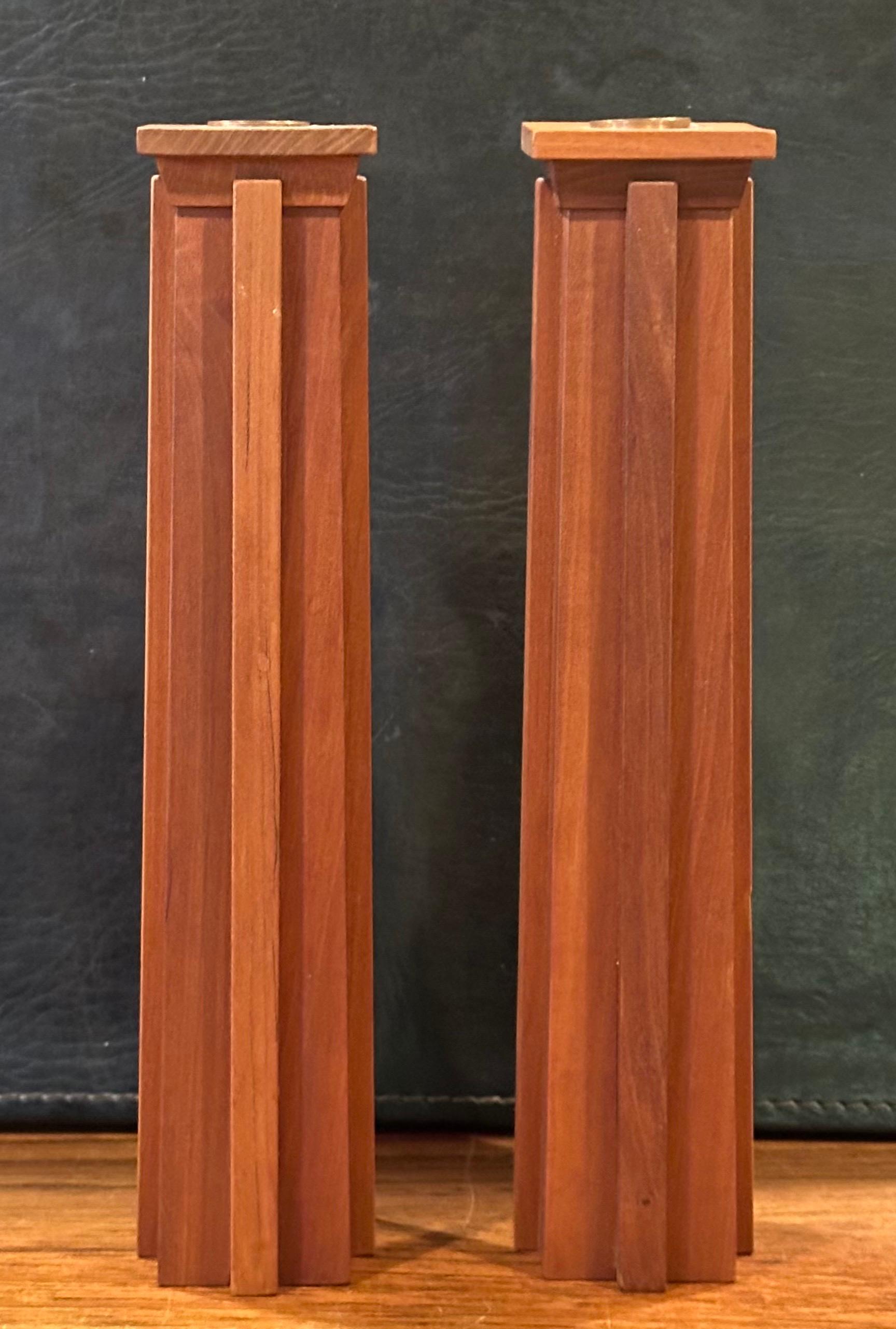 Ciliegio Coppia di candelieri in legno massiccio di ciliegio in stile Arts & Crafts in vendita