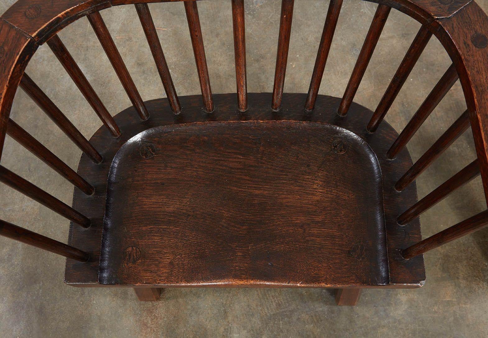 Paire de fauteuils Windsor Arts & Crafts en vente 7