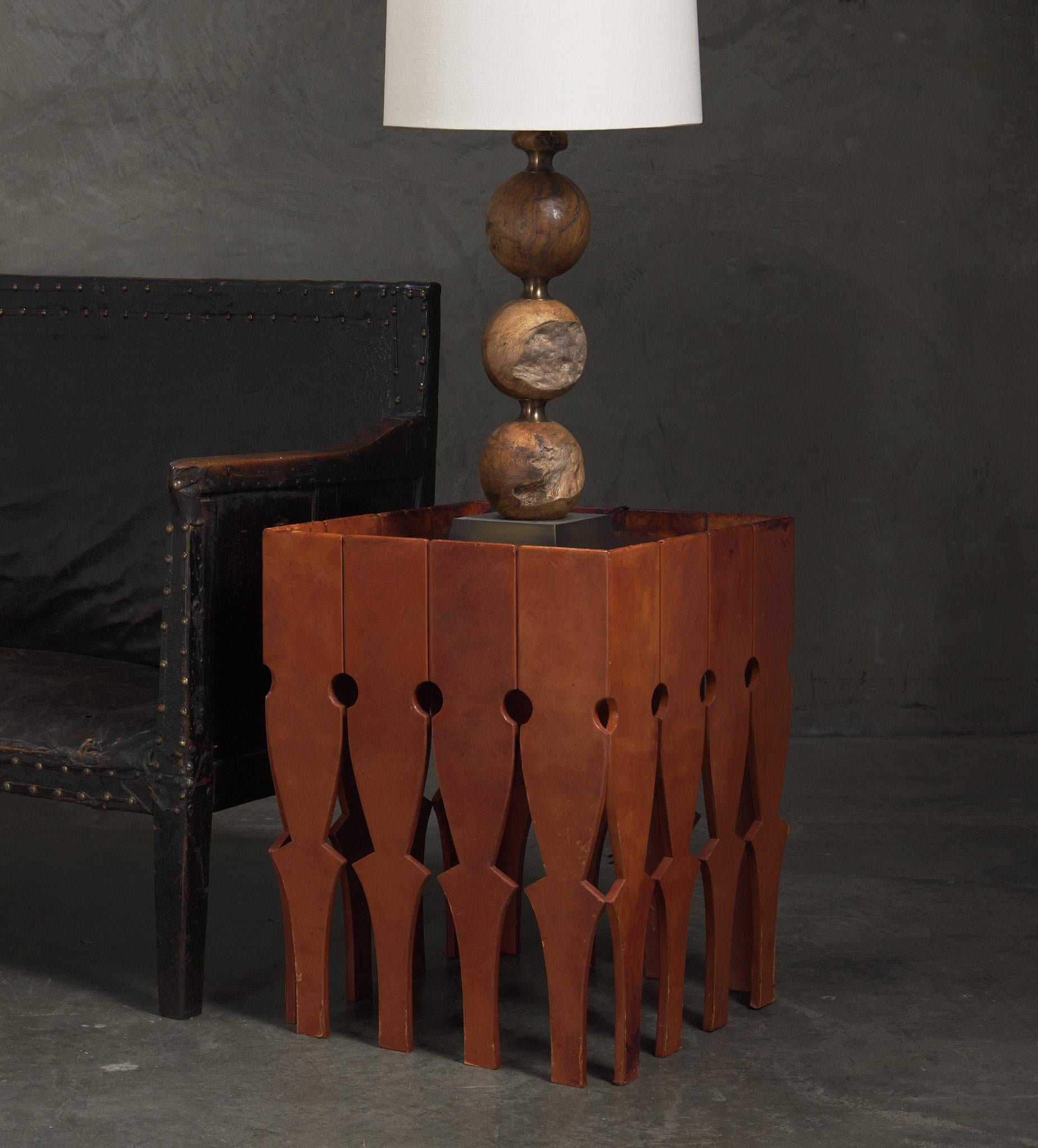 Paire de tables d'appoint en laiton et cuir Arturo Pani en vente 2