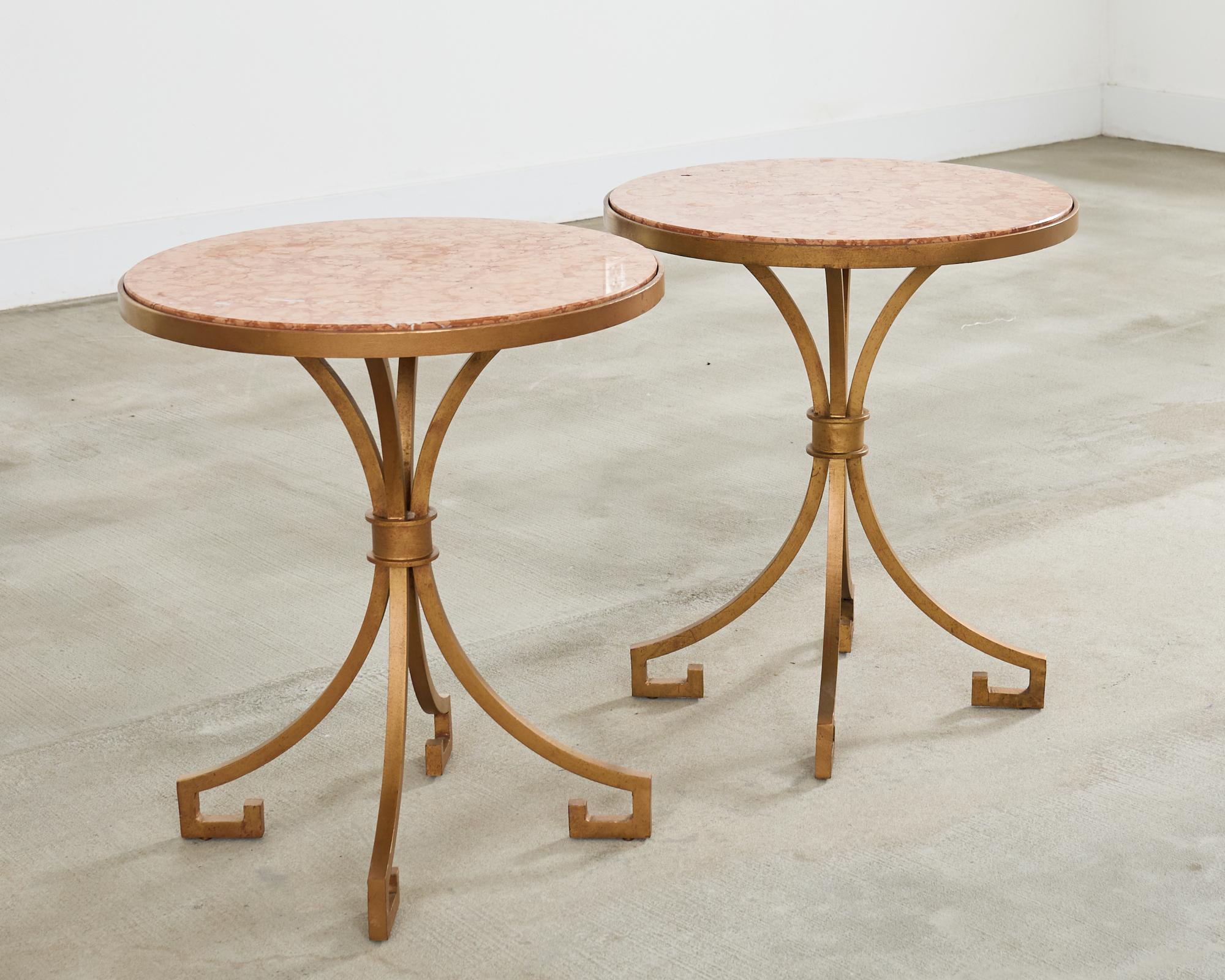 Fait main Paire de tables à boire de style Arturo Pani en fer avec plateau en marbre en vente