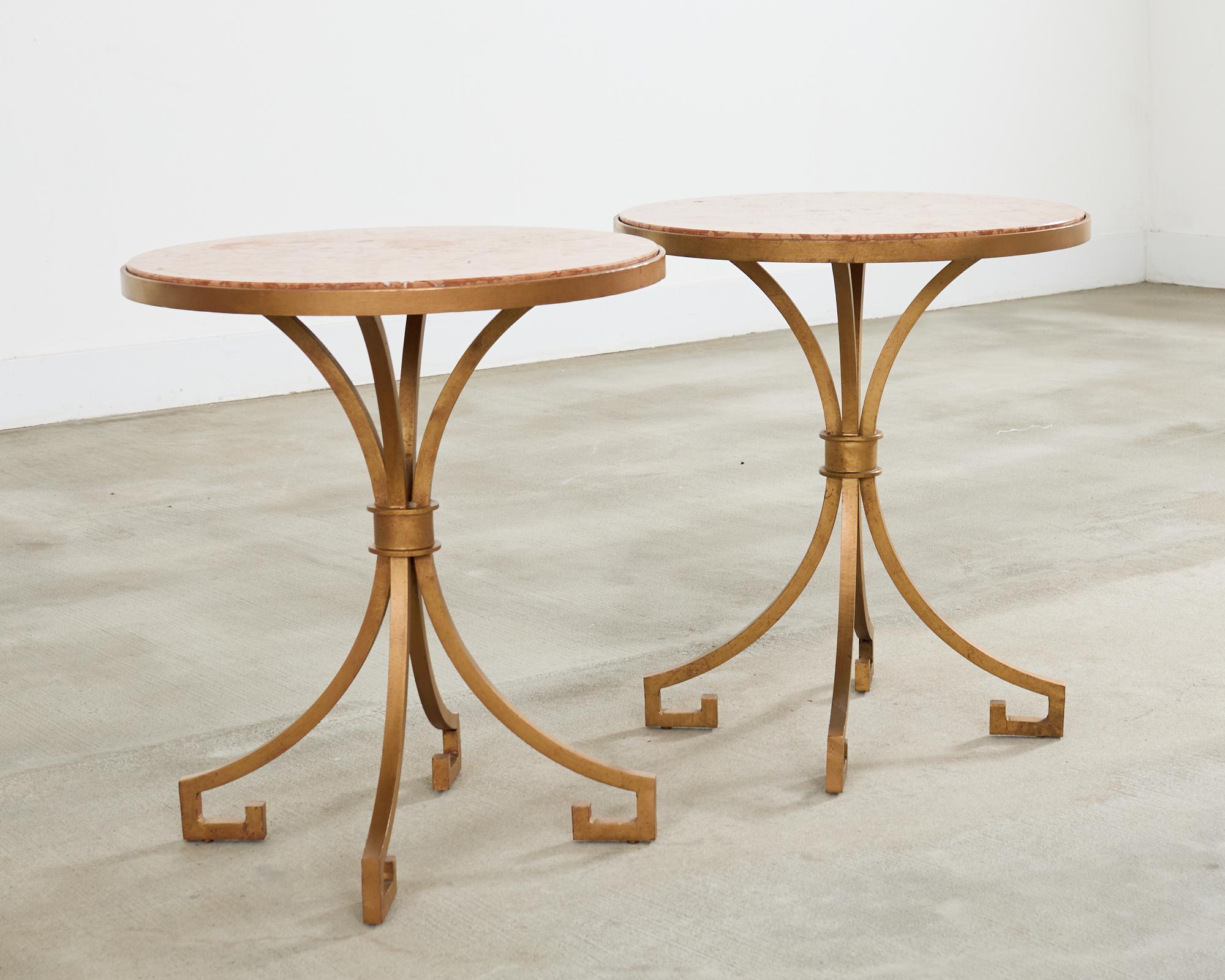 Paire de tables à boire de style Arturo Pani en fer avec plateau en marbre Bon état - En vente à Rio Vista, CA