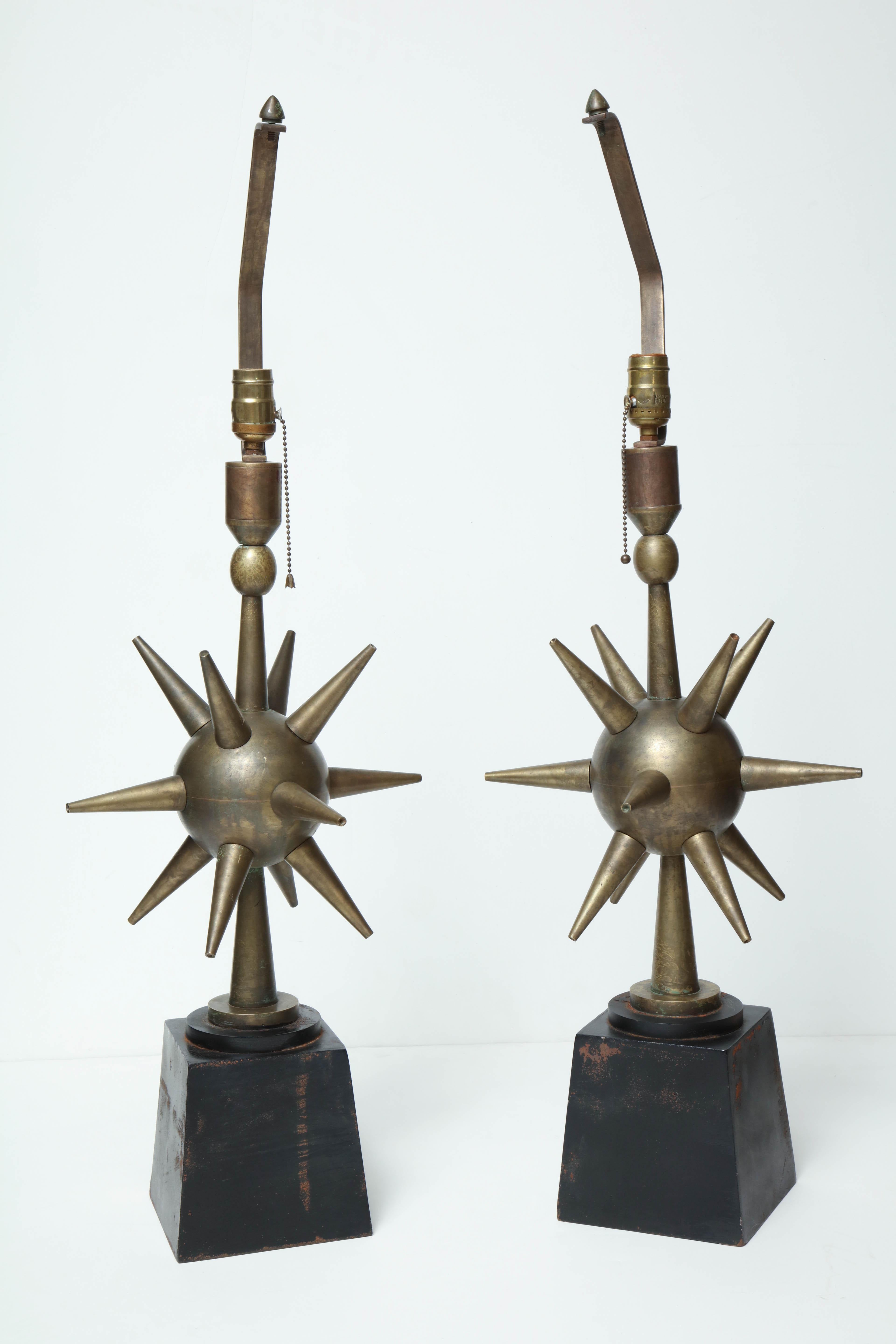 Pair of Mid-Century Modern sphere starburst table lamps, designed in the style of Arturo Pani, Sputnik forms in bronze, raised on tapered bases, painted black.
Good vintage condition, with age appropriate wear and patina.