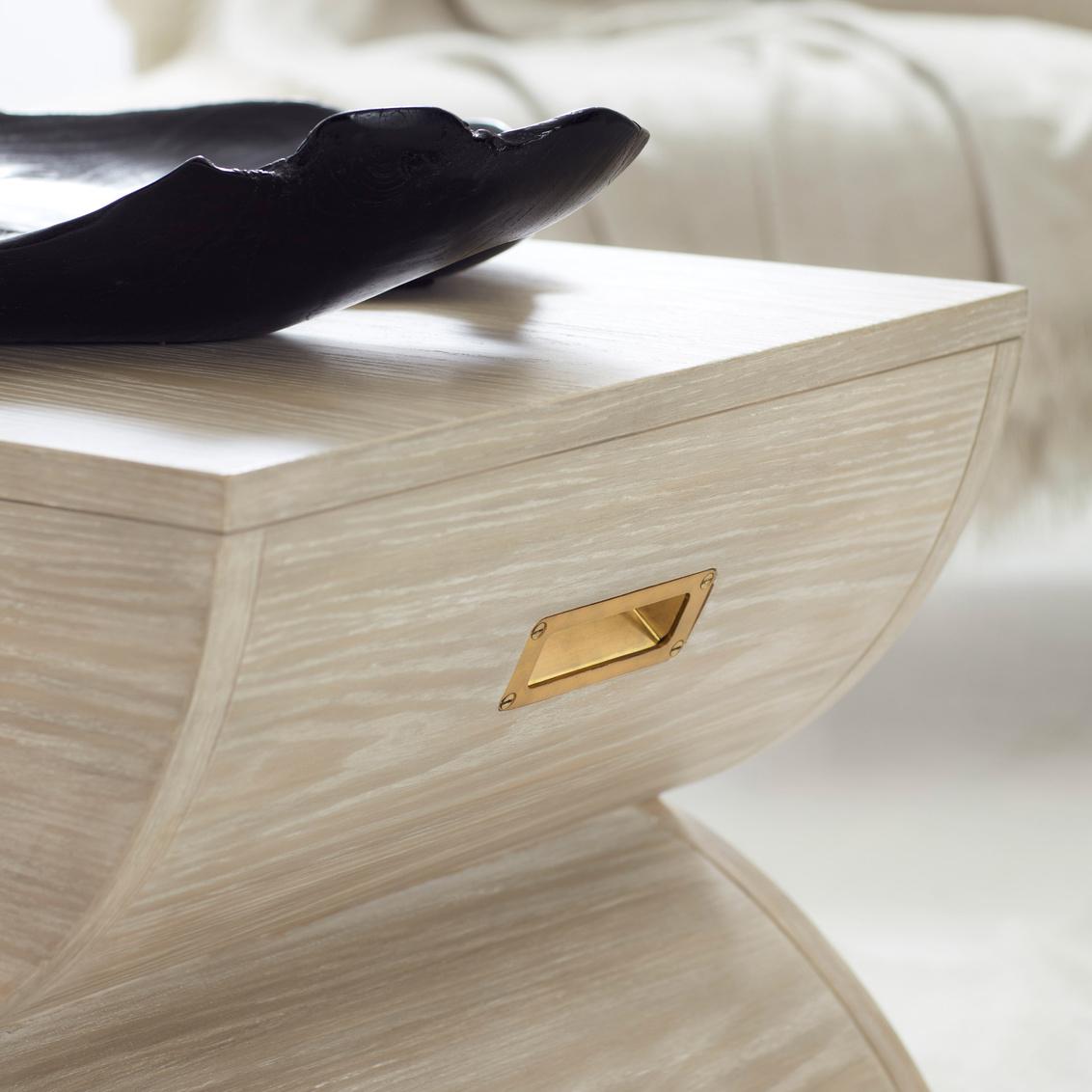 Organique Paire de tables d'appoint géométriques en Wood Wood en vente