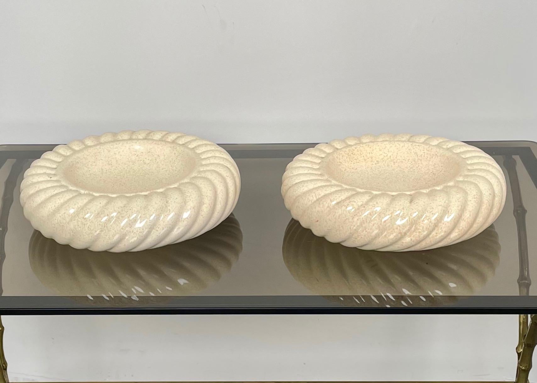 Pair of ashtrays vide-poche in beige ceramic by Tommaso Barbi for B Ceramiche, Italy 1970s.

Tommaso Barbi's original stamp is still visible on the bottom of both items, as shown in photos.