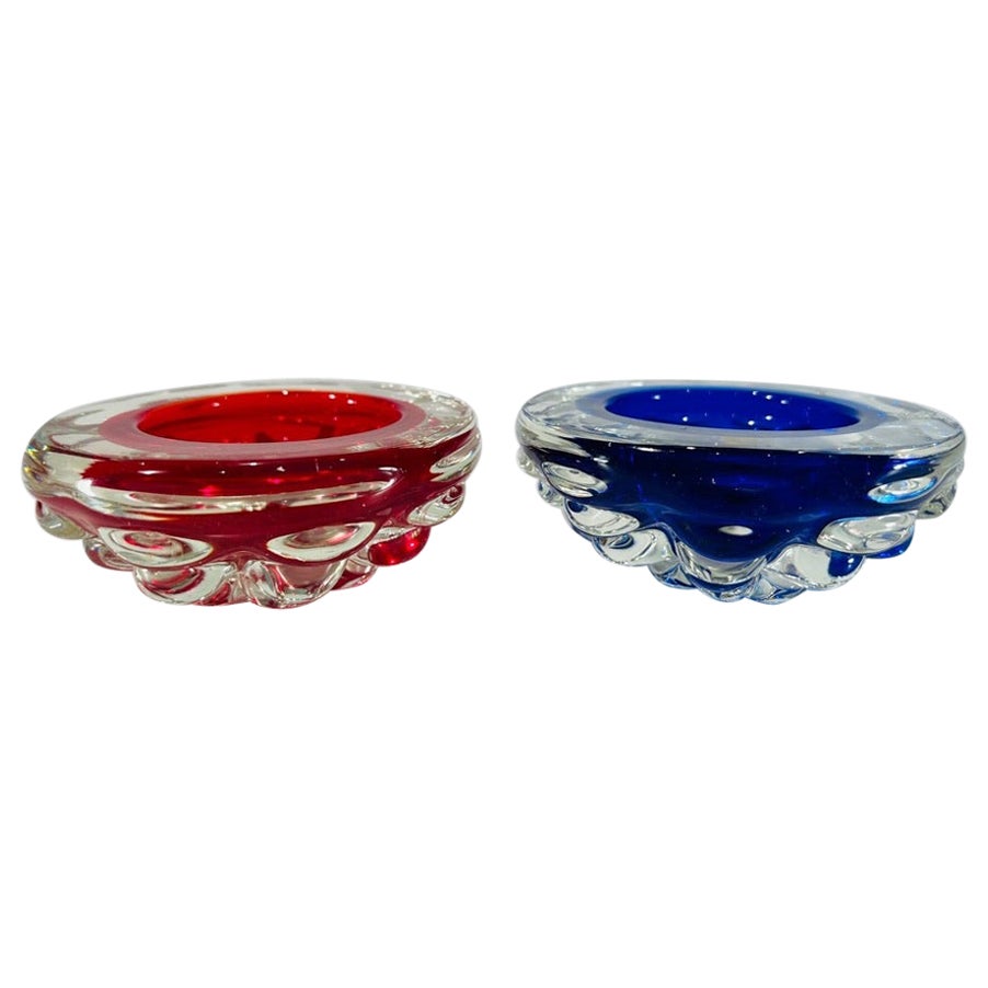 Pair of ashtrays in glass red and blue attributed to Barovier&Toso 1990 For Sale