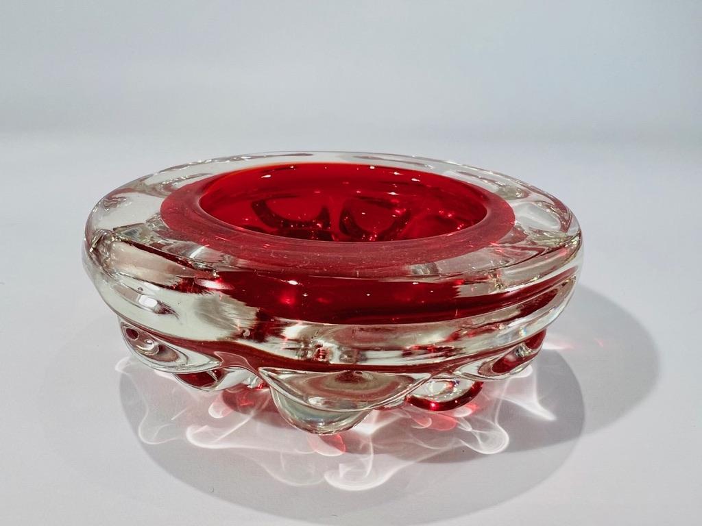 Italian Pair of ashtrays in Murano glass red and blue attributed to Barovier&Toso 1990 For Sale