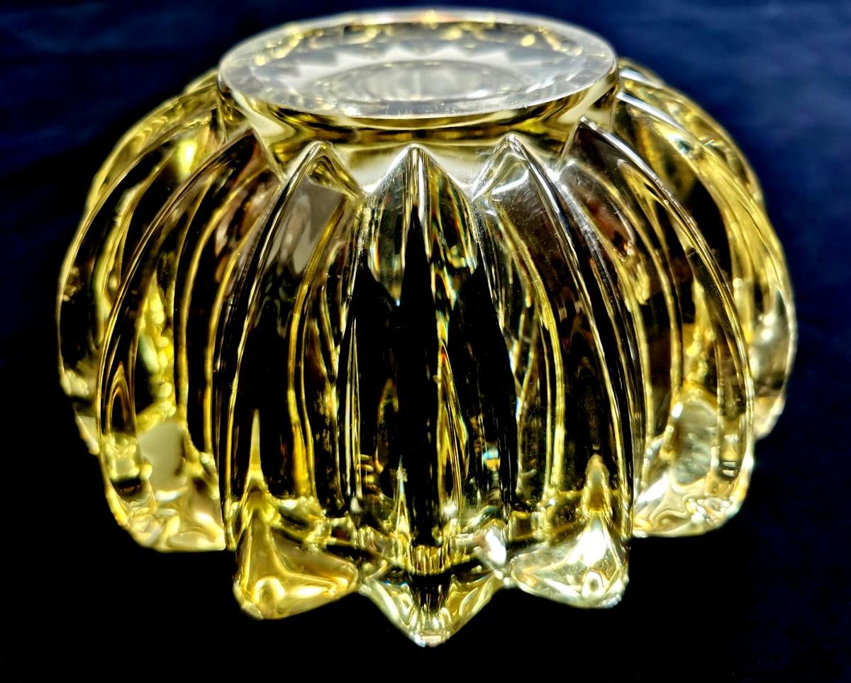 20. Jahrhundert Art deco Pierre D'Avesn Aschenbecher 'oder Tassen' in geformtem Glas. 2