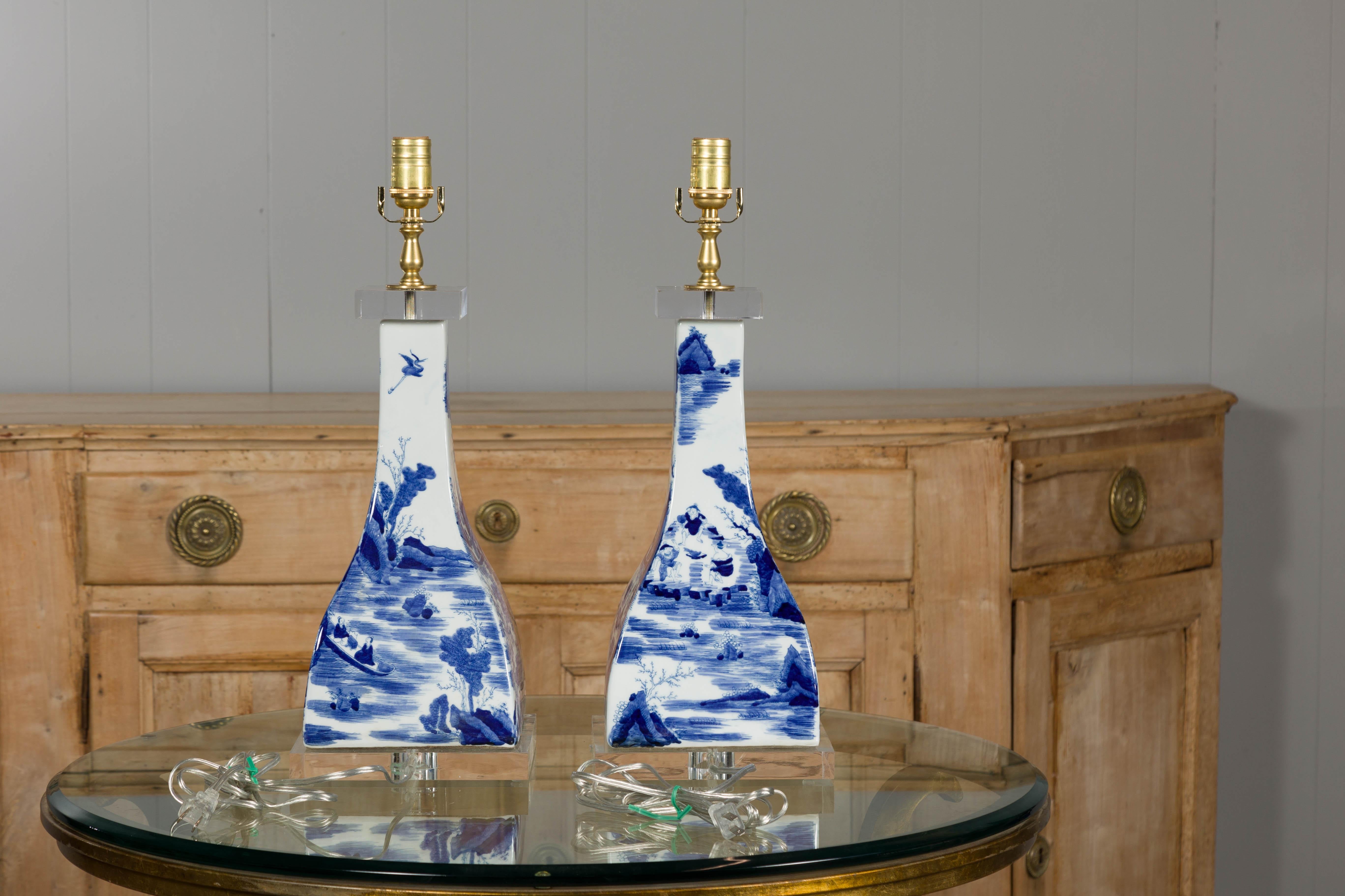 Pair of Asian Blue and White Porcelain Table Lamps Mounted on Custom Lucite For Sale 6