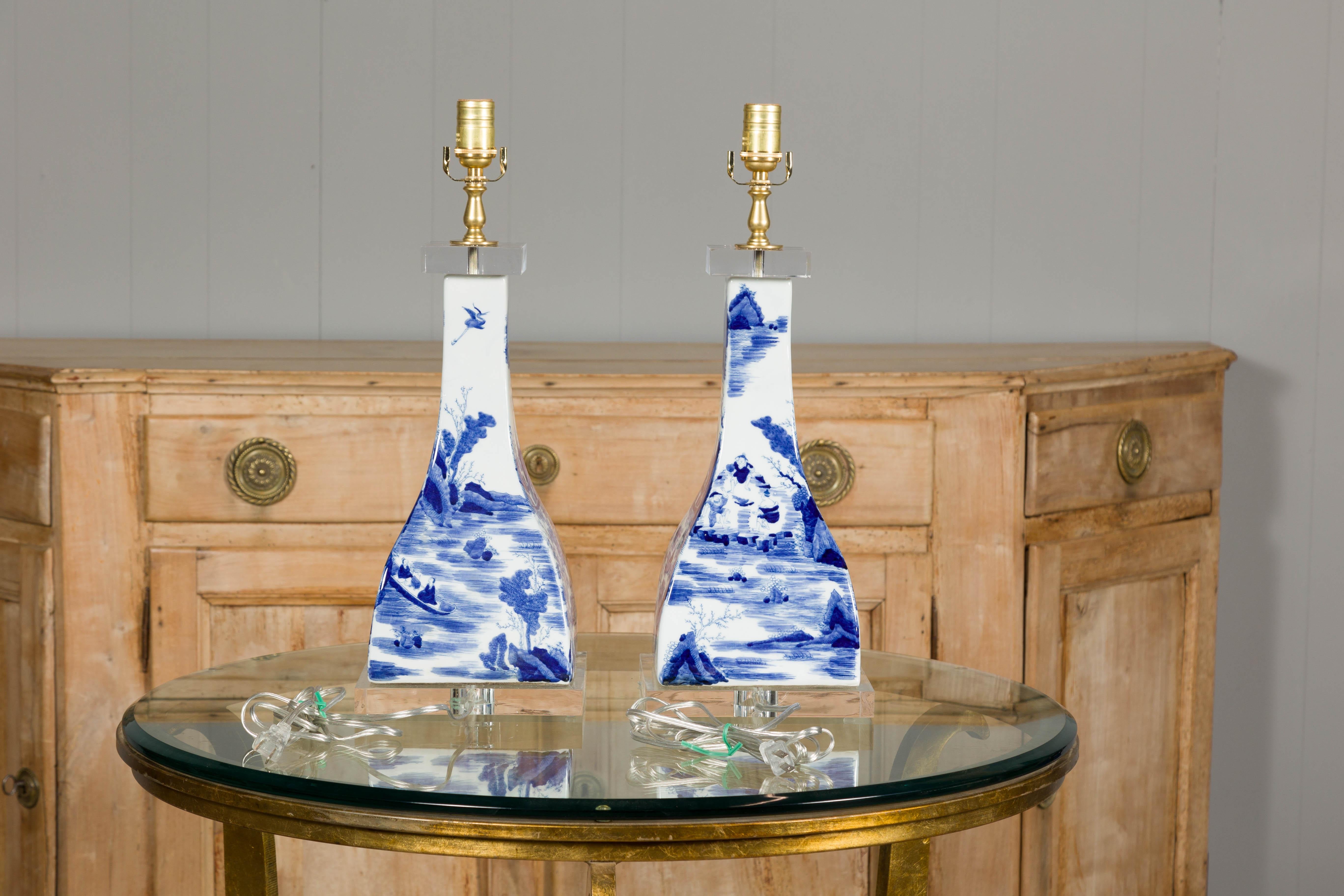 Pair of Asian Blue and White Porcelain Table Lamps Mounted on Custom Lucite For Sale 7