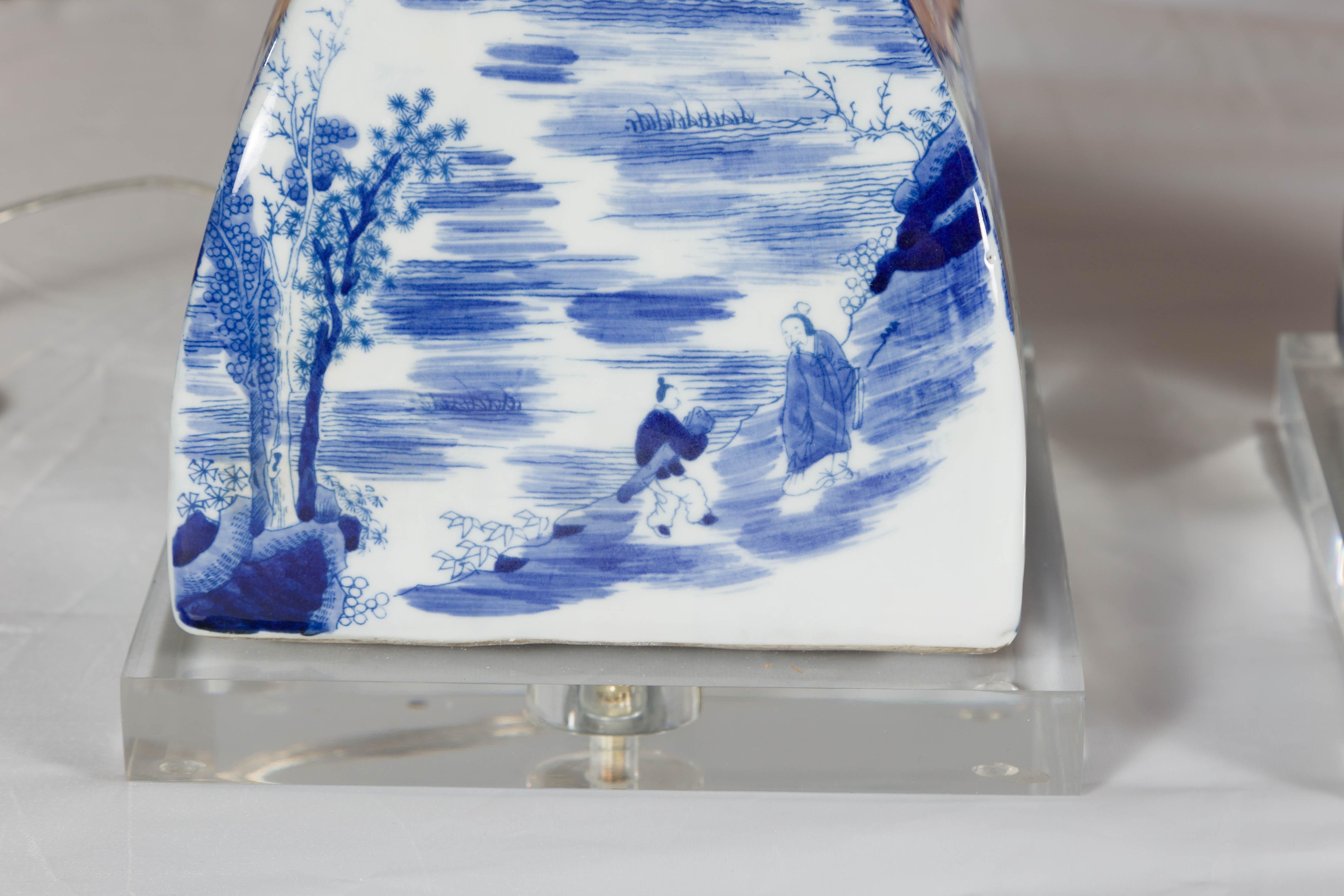 20th Century Pair of Asian Blue and White Porcelain Table Lamps Mounted on Custom Lucite For Sale