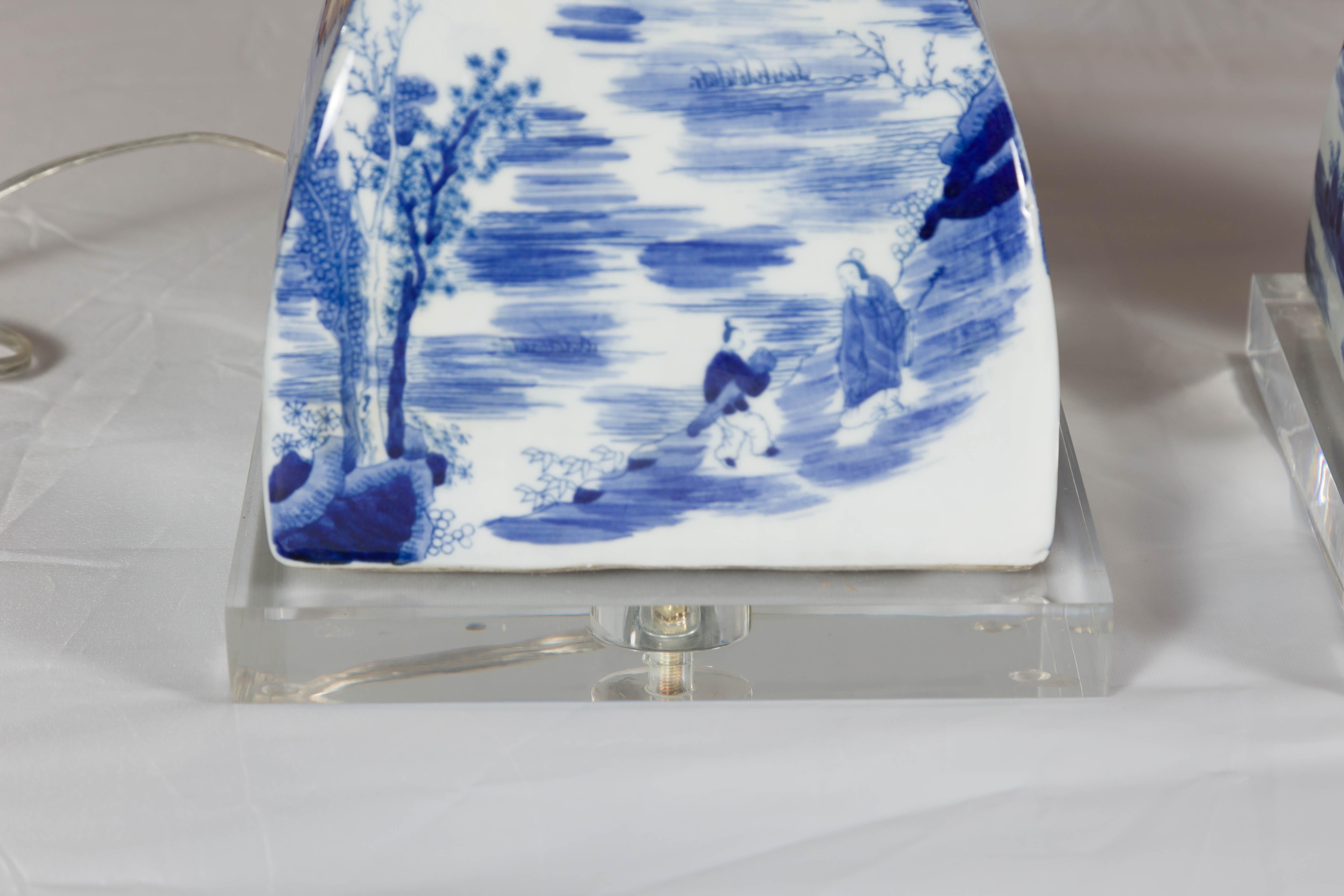 Pair of Asian Blue and White Porcelain Table Lamps Mounted on Custom Lucite For Sale 2