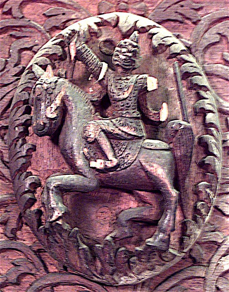 Sculpté à la main Paire de panneaux de porte birmans en noyer sculpté en vente