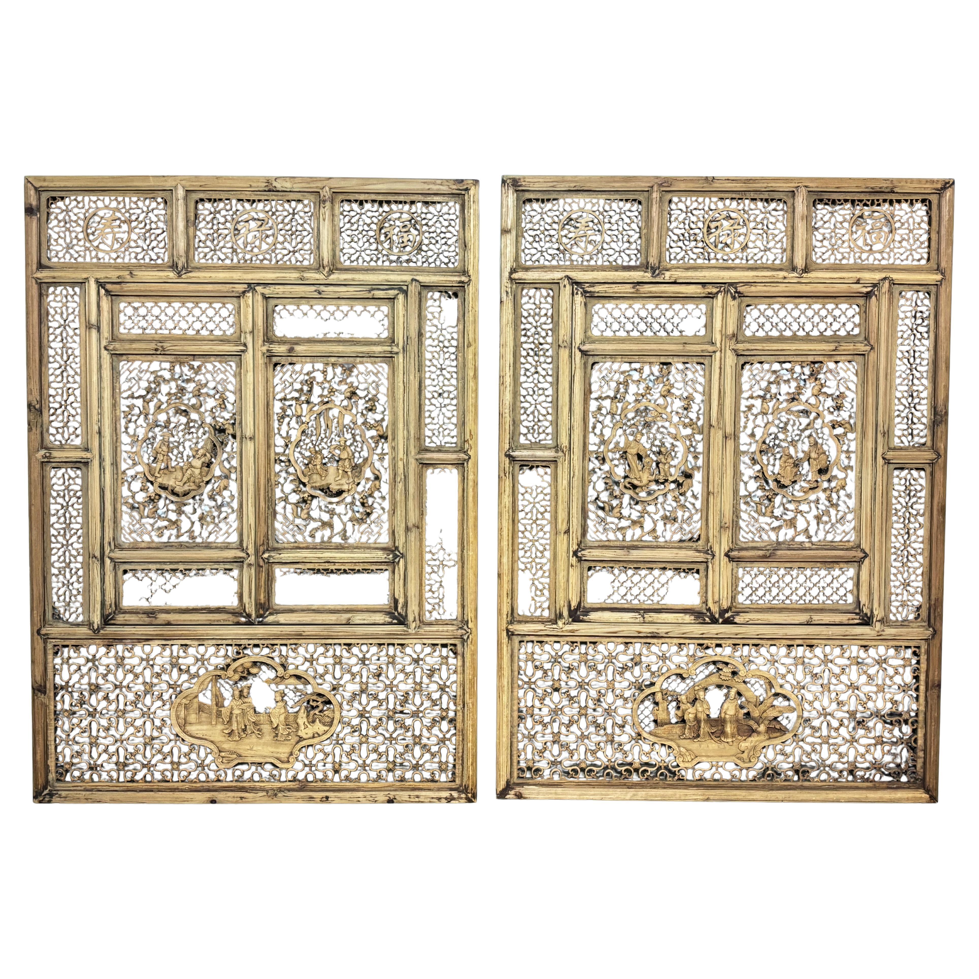 Coppia di pannelli da parete in legno intagliato asiatico, XIX secolo