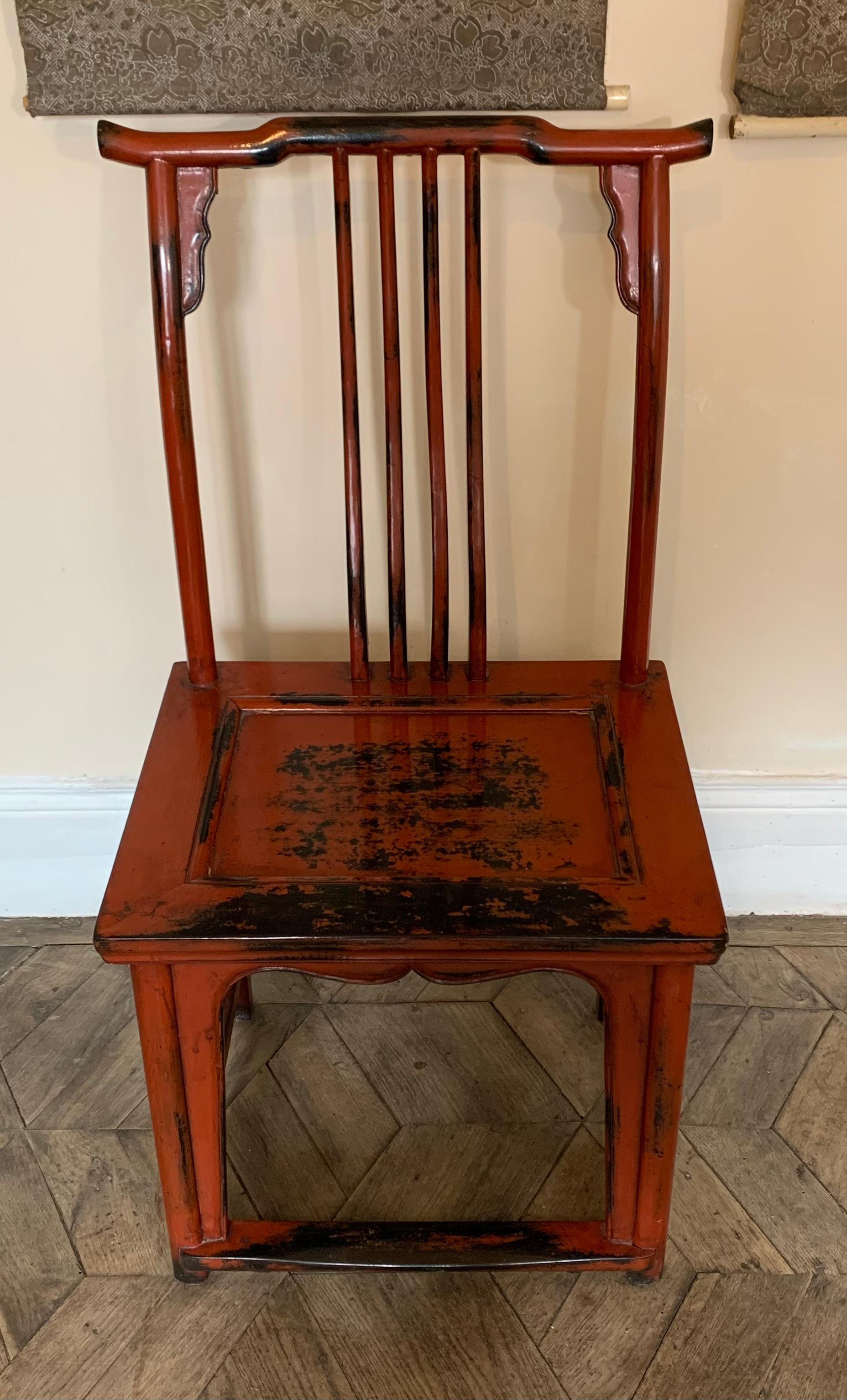 Paire de chaises asiatiques en bois laqué rouge 20ème siècle Bon état - En vente à Beuzevillette, FR