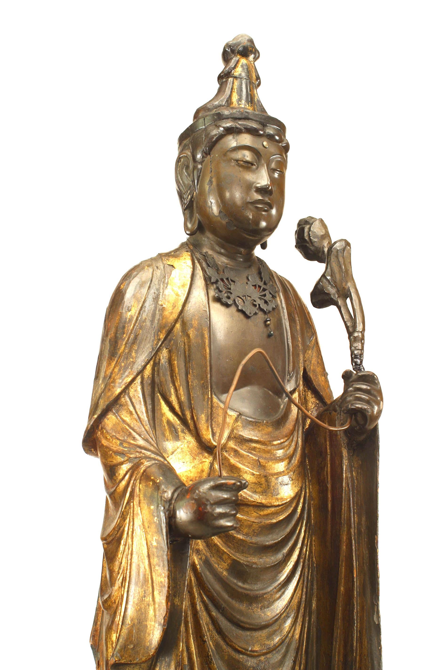 Paar chinesische vergoldete Götterfiguren (19. Jahrhundert) im Angebot