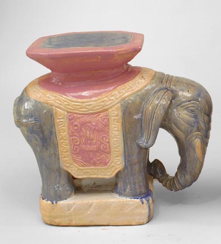 Paar Elefanten-Gartenstühle aus chinesischem Porzellan (Handbemalt) im Angebot