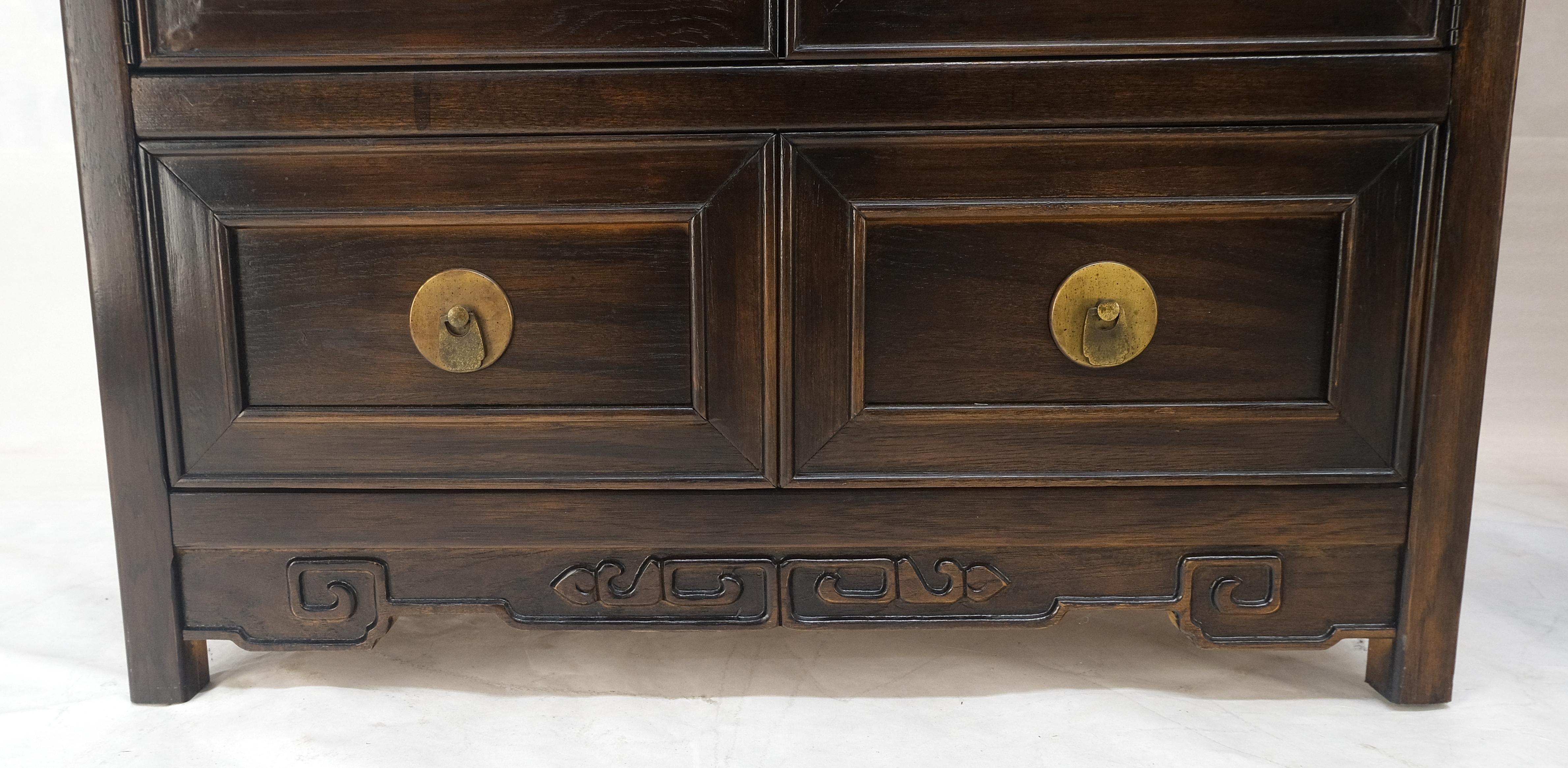 Paire de vitrines asiatiques compactes mettant en valeur les tiroirs de meubles de rangement chinois MINT ! en vente 1