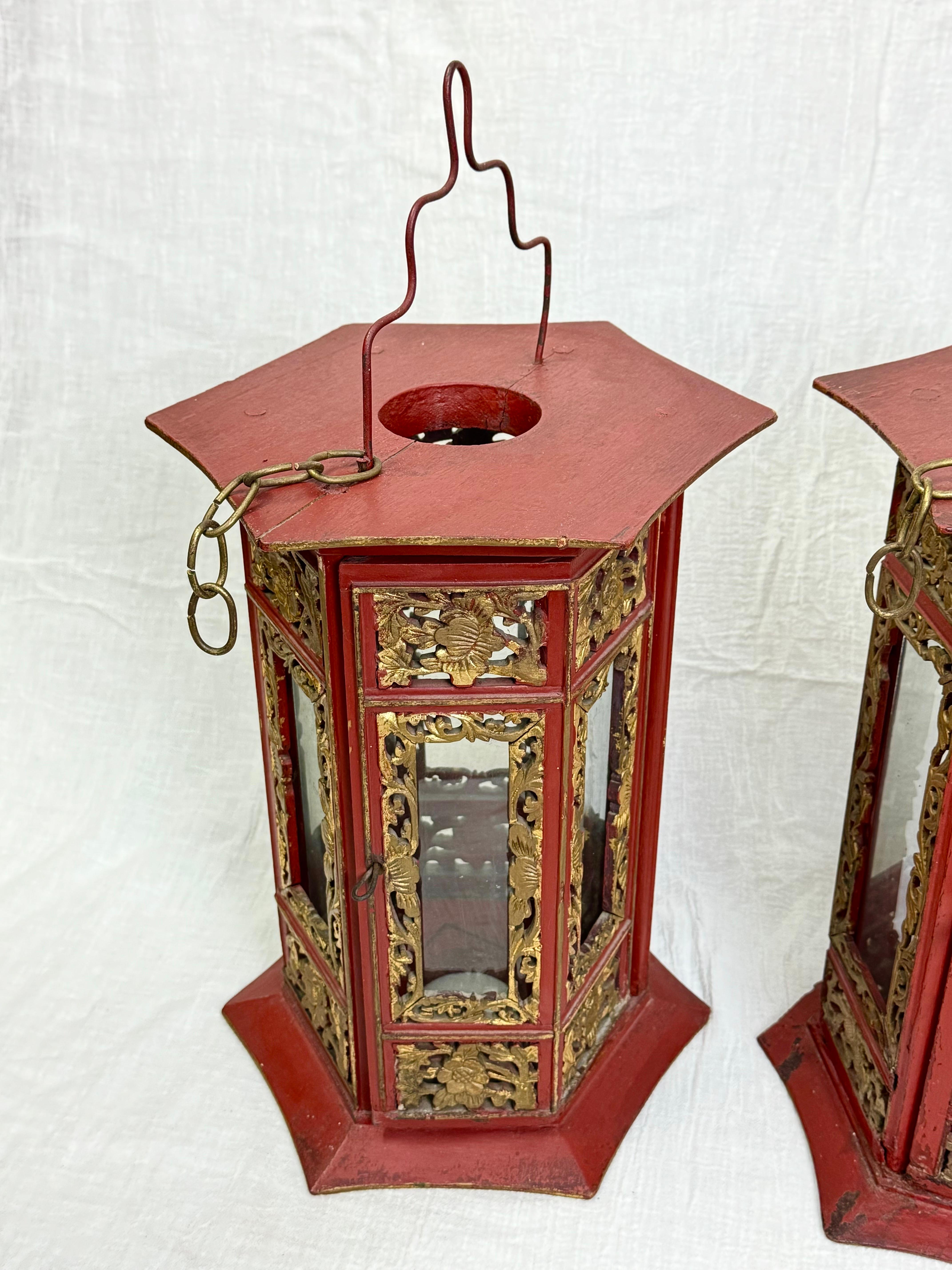 Pair of Asian Hand Carved Wooden Lanterns For Sale 5