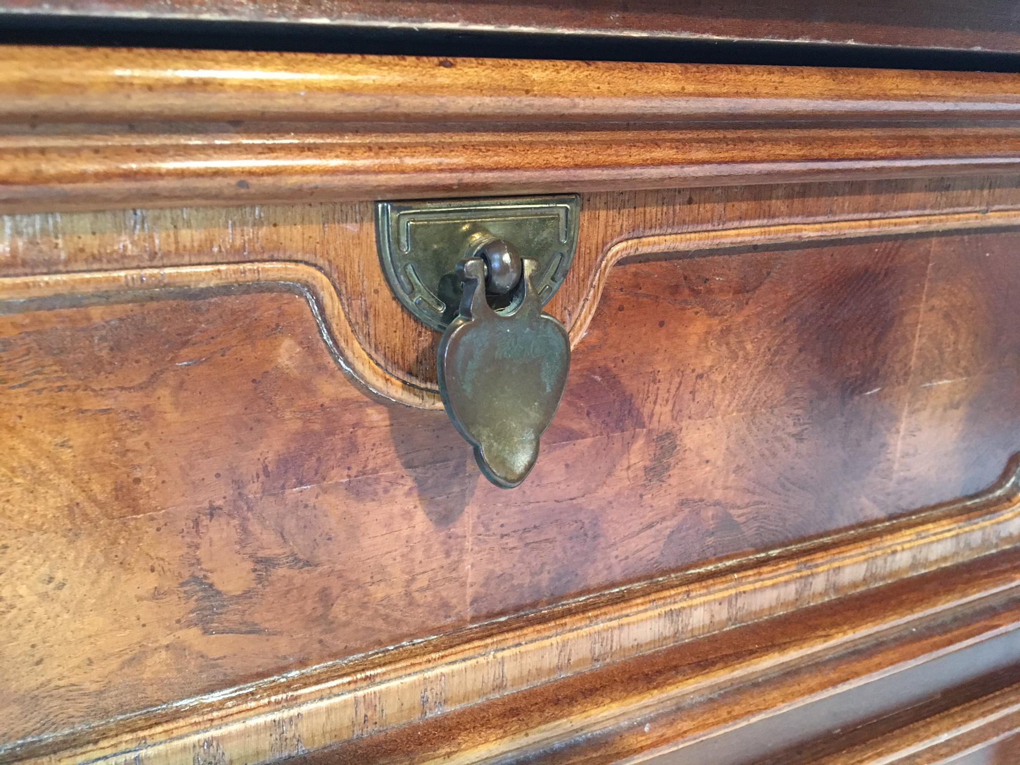 Late 20th Century Pair of Asian Heavy Wood Nightstands