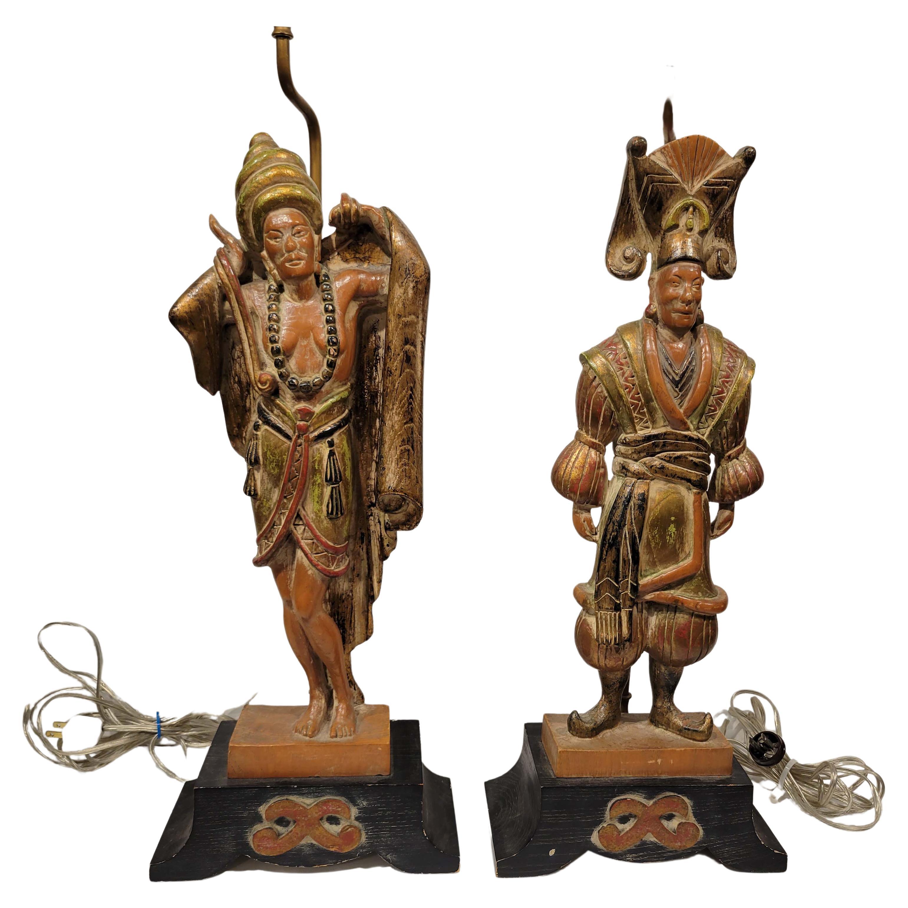 Paire de lampes de bureau en bois sculpté d'inspiration asiatique par Stasack