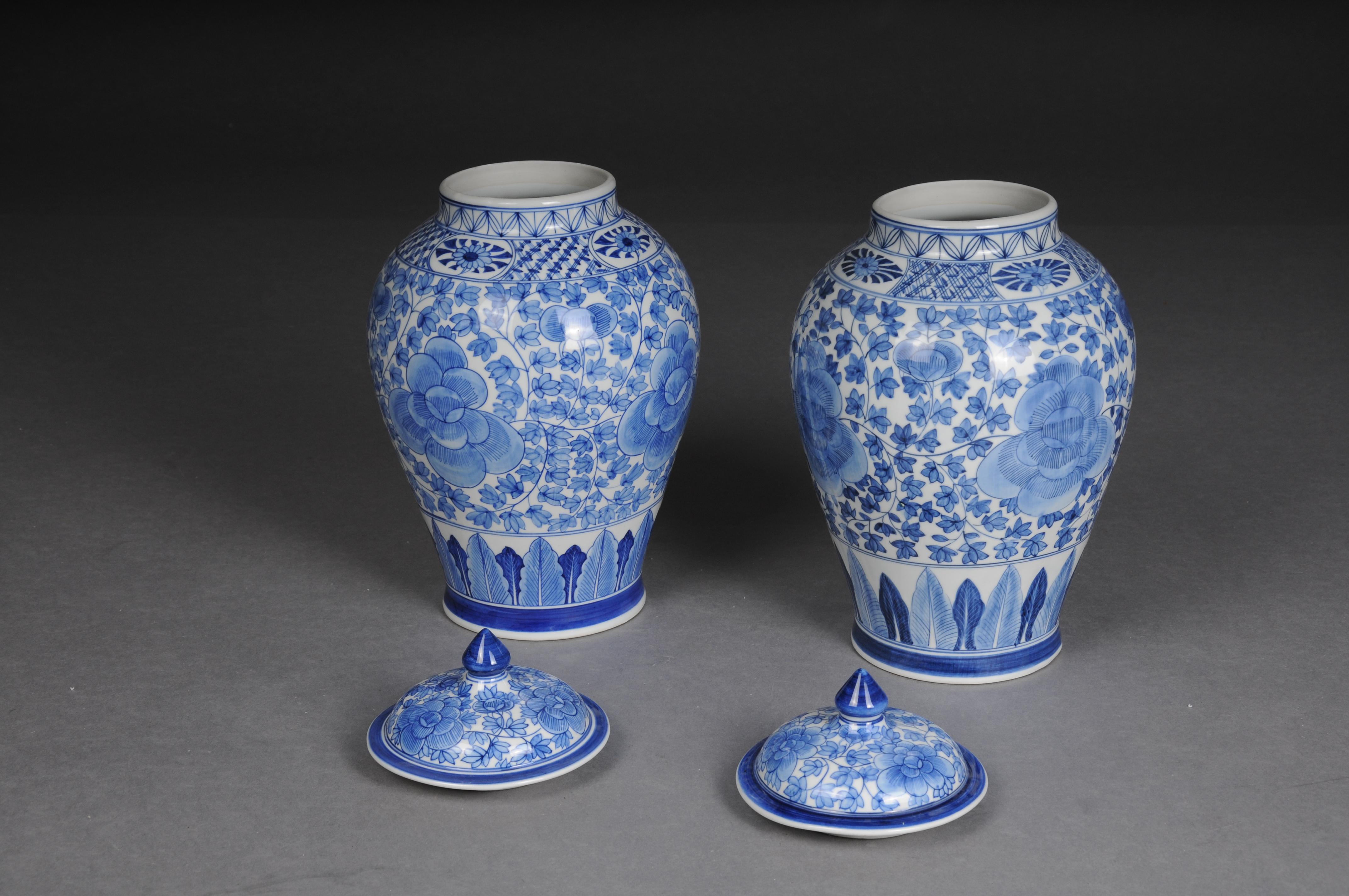 Pair of Asian lidded vases, porcelain, 20th century. For Sale 1