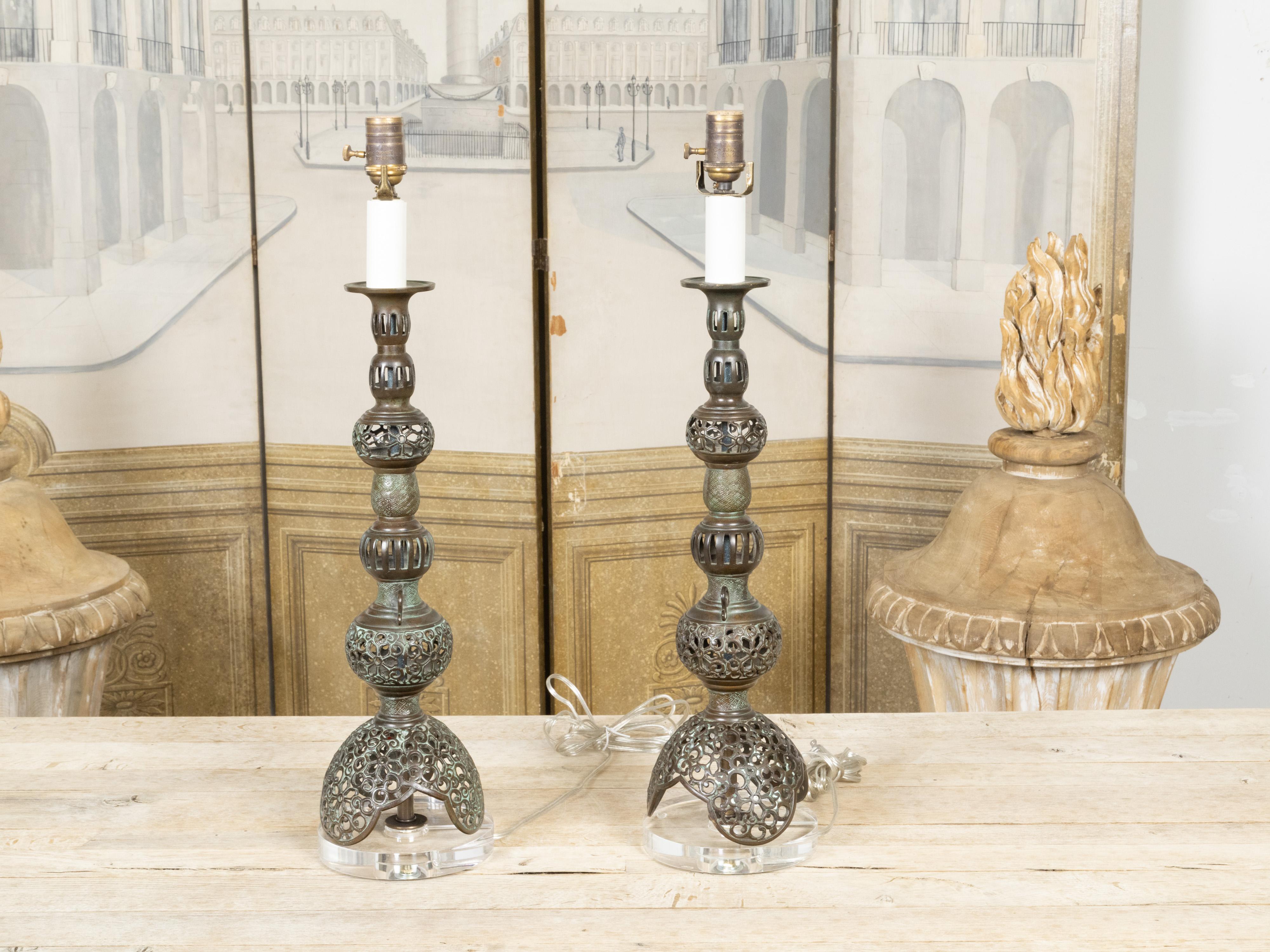 20th Century Pair of Asian Mid-Century Bronze Table Lamps with Openwork Decor and LuciteBases For Sale