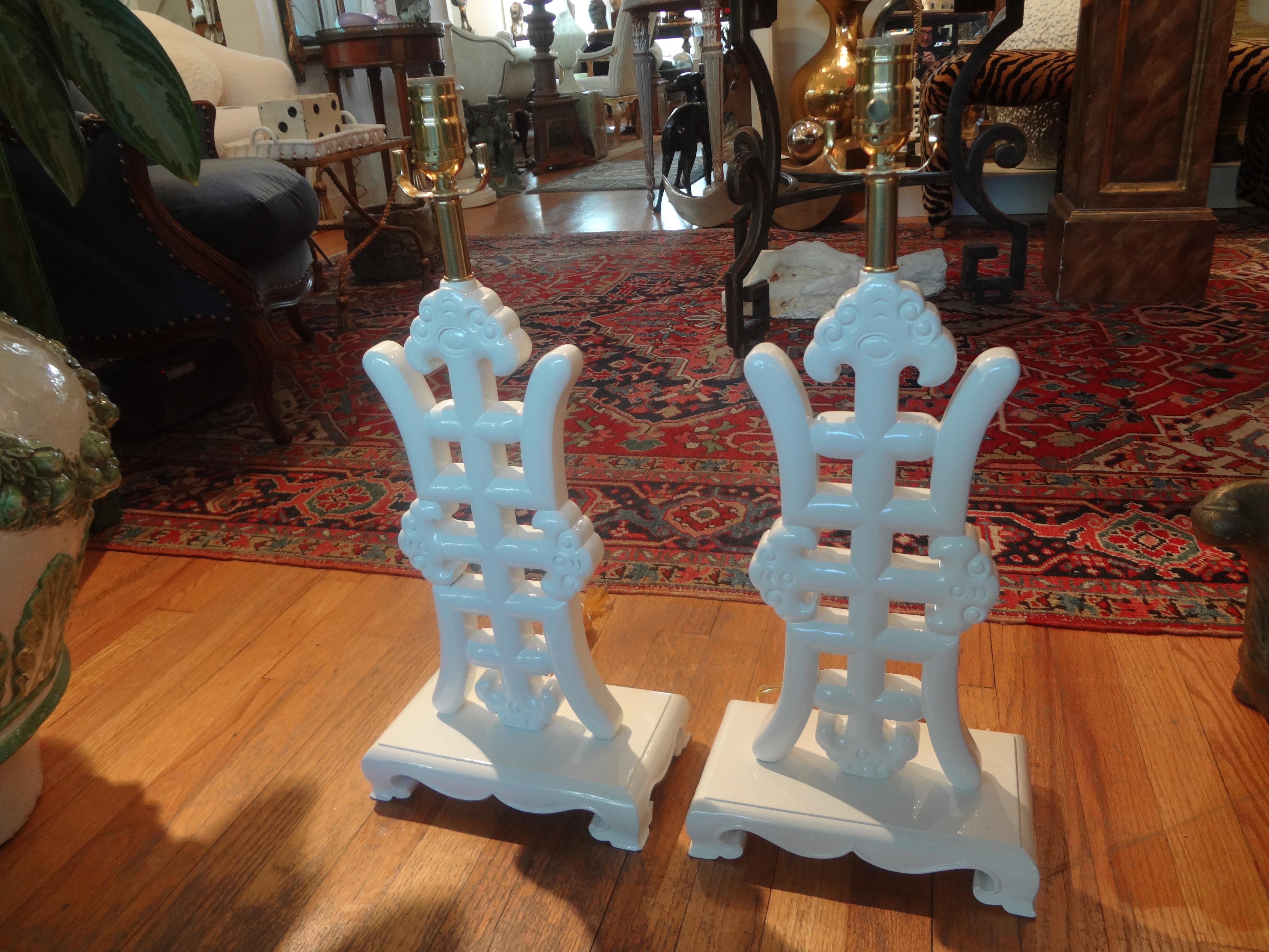 Wood Pair of Asian Modern James Mont Style White Lacquered Lamps For Sale