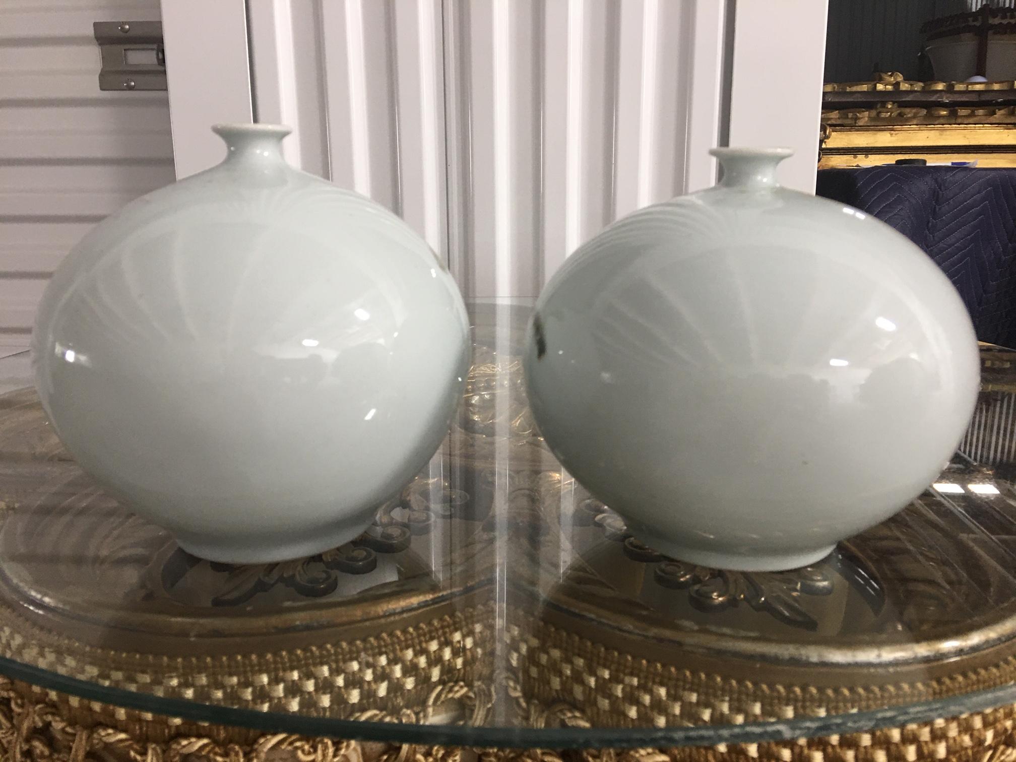 Pair of Asian Motif Bud Vases, 20th Century In Good Condition In Savannah, GA