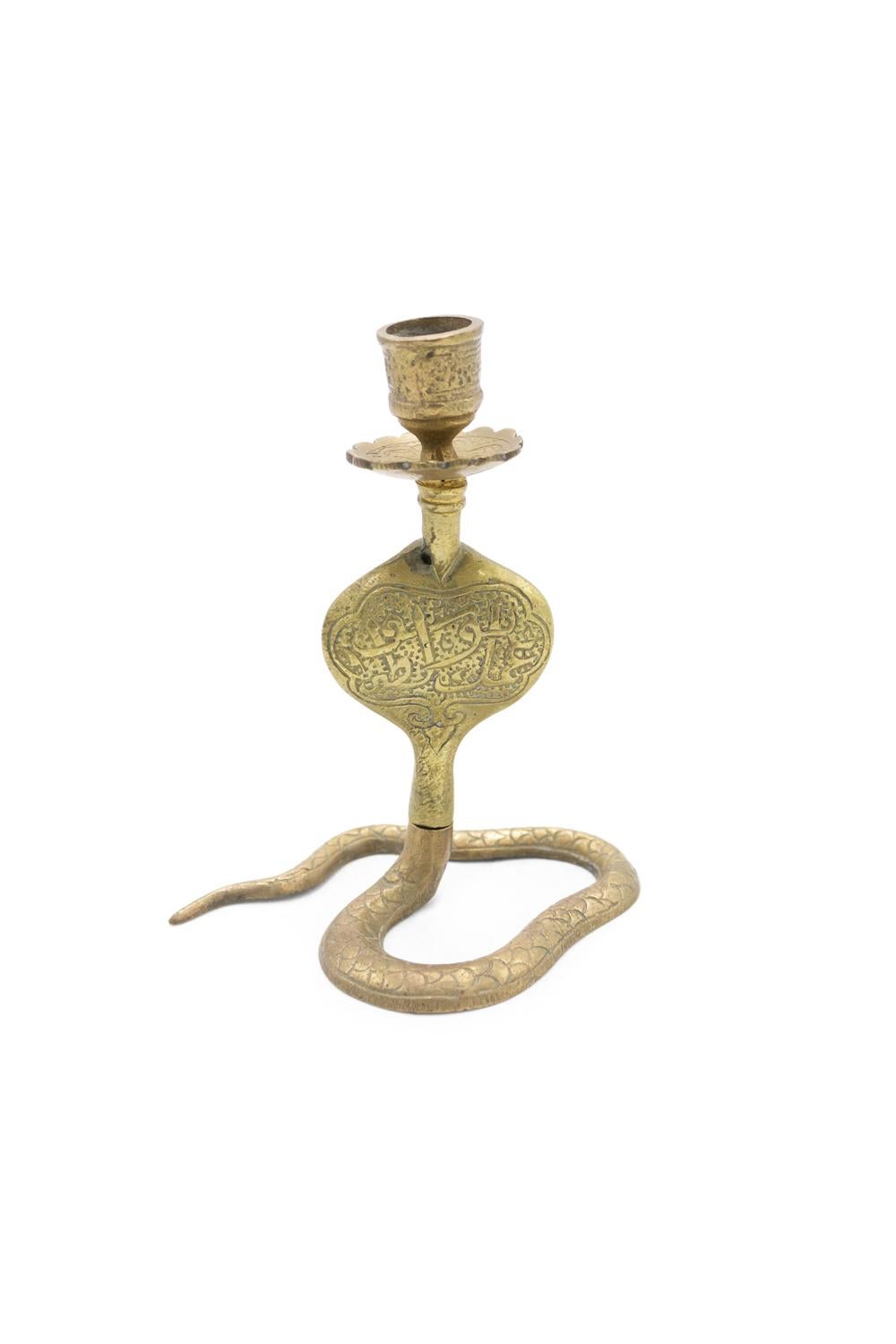 Pair of Asian Siamese Style Bronze Cobra Candlesticks In condizioni buone in vendita a Queens, NY