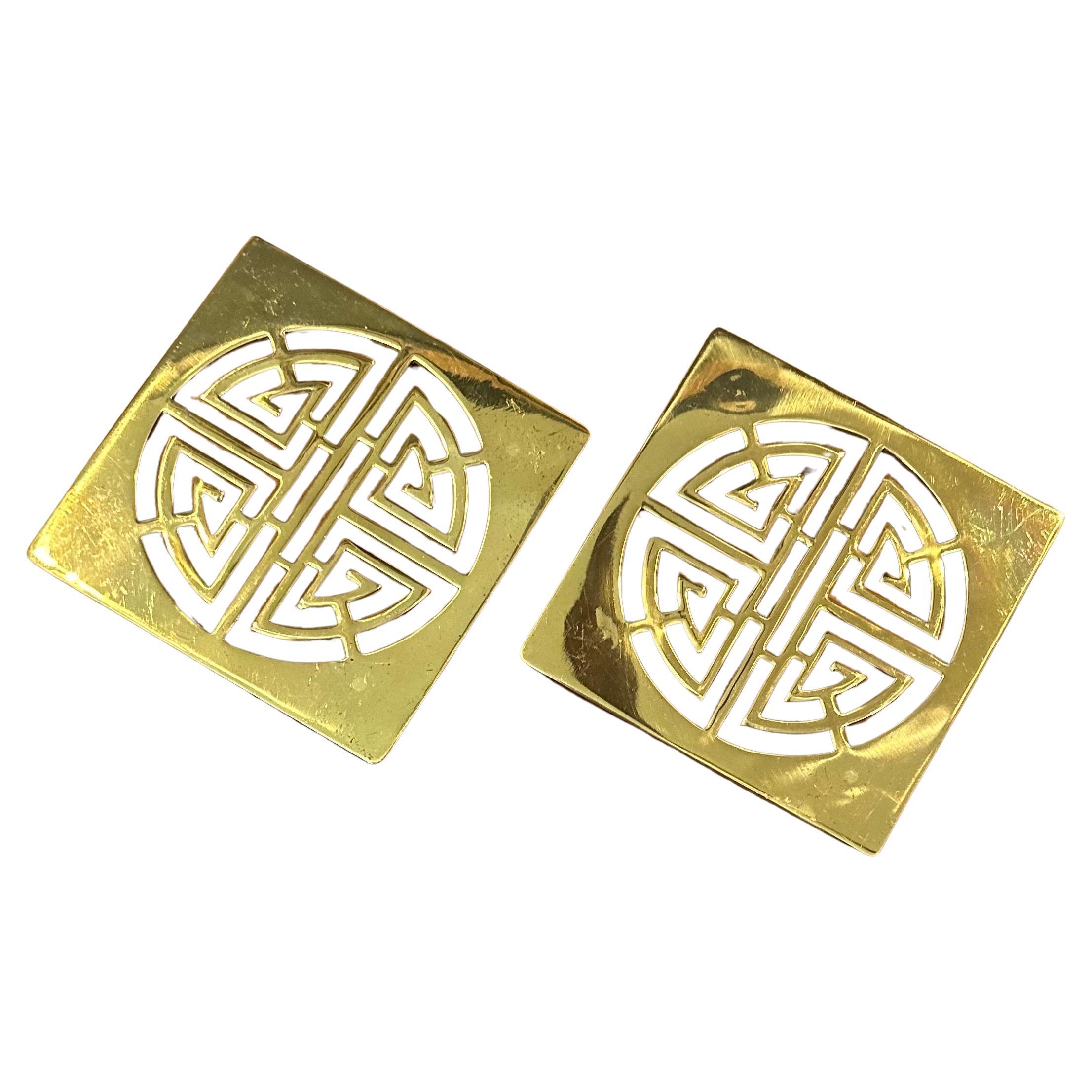A very nice pair Asian style brass trivets by Gumps, circa 1970s. The trivets are in very good vintage condition and measures 6.5