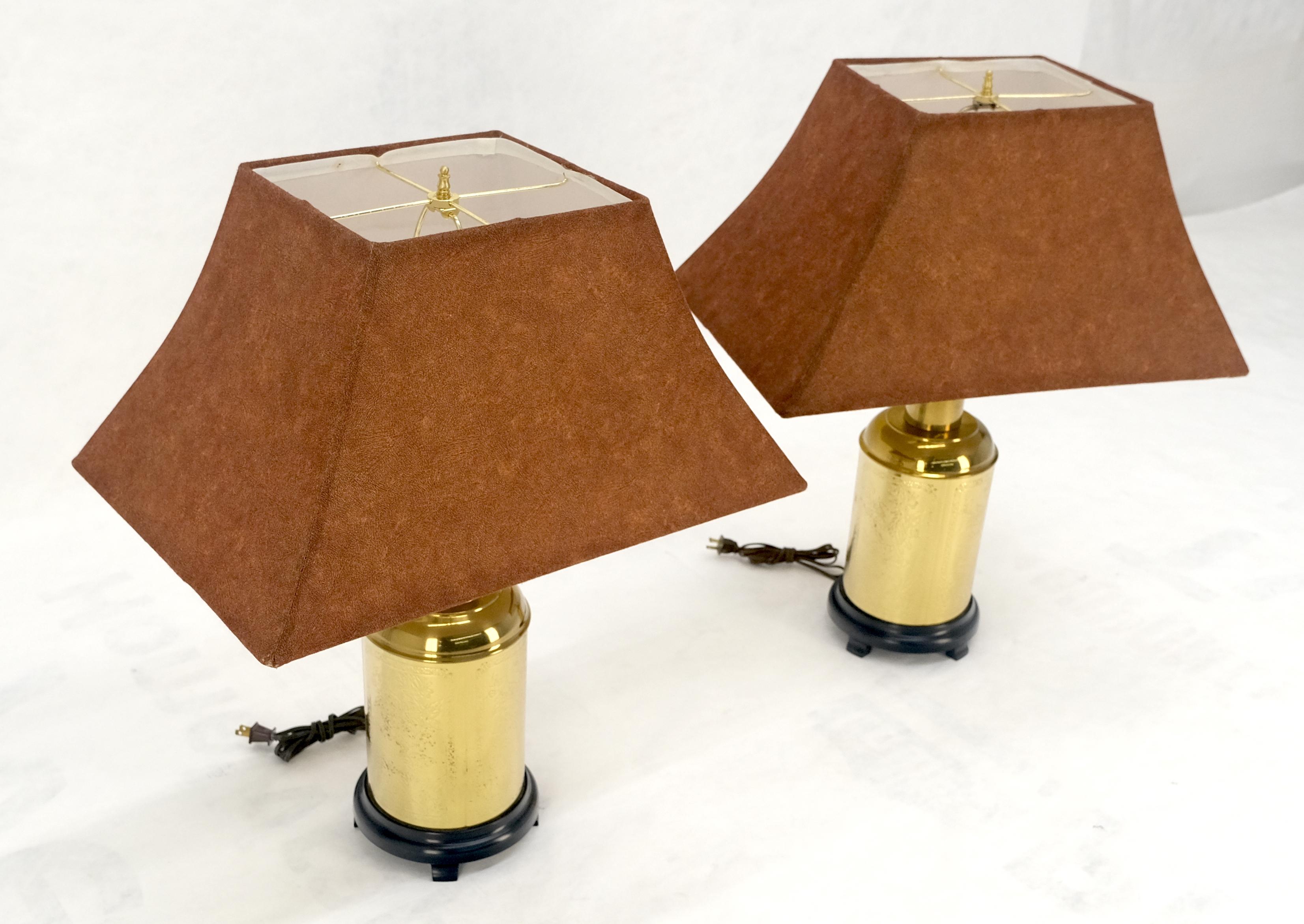 20ième siècle Paire de lampes de table à base cylindrique de style Asian Style c1070s Pieds en bois MINT ! en vente