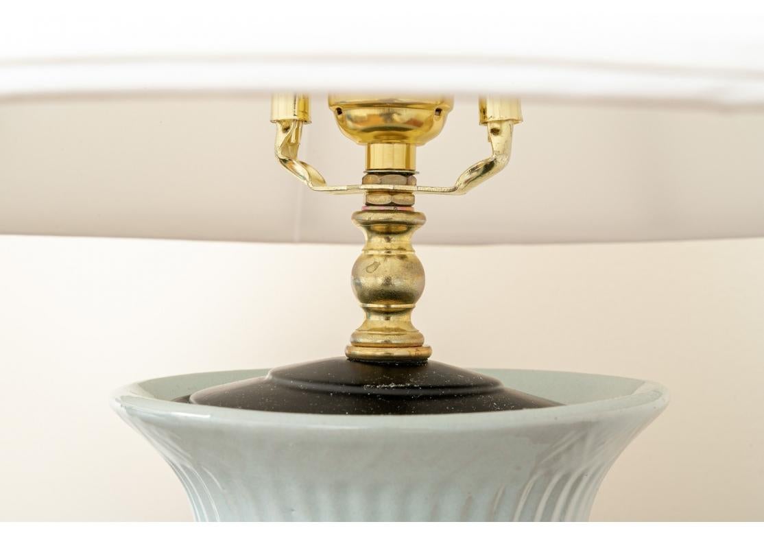 20ième siècle Paire de lampes de table en jarres à glaçure céladon de style asiatique en vente