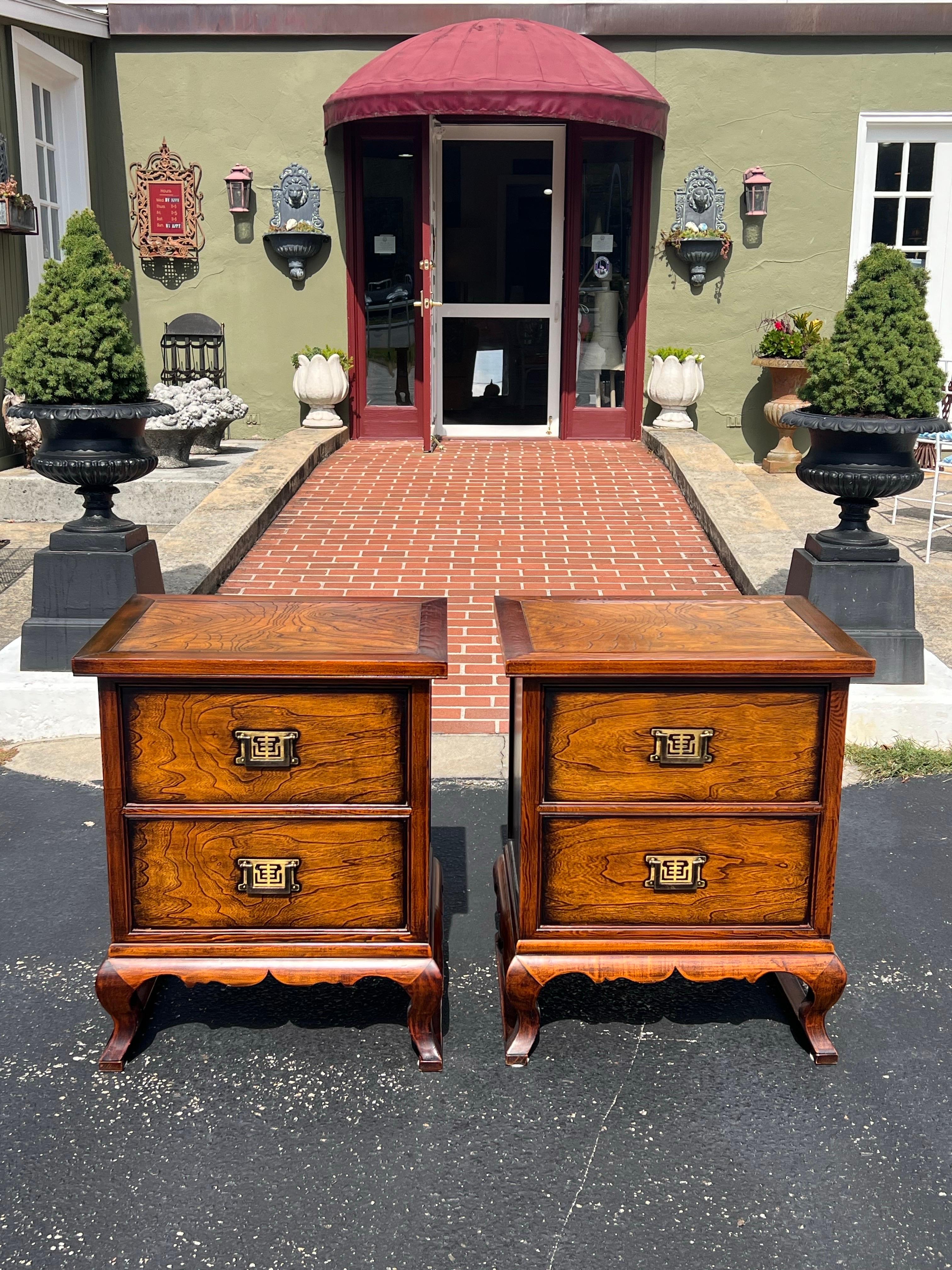 Coppia di comodini in Asian Style in vendita 13