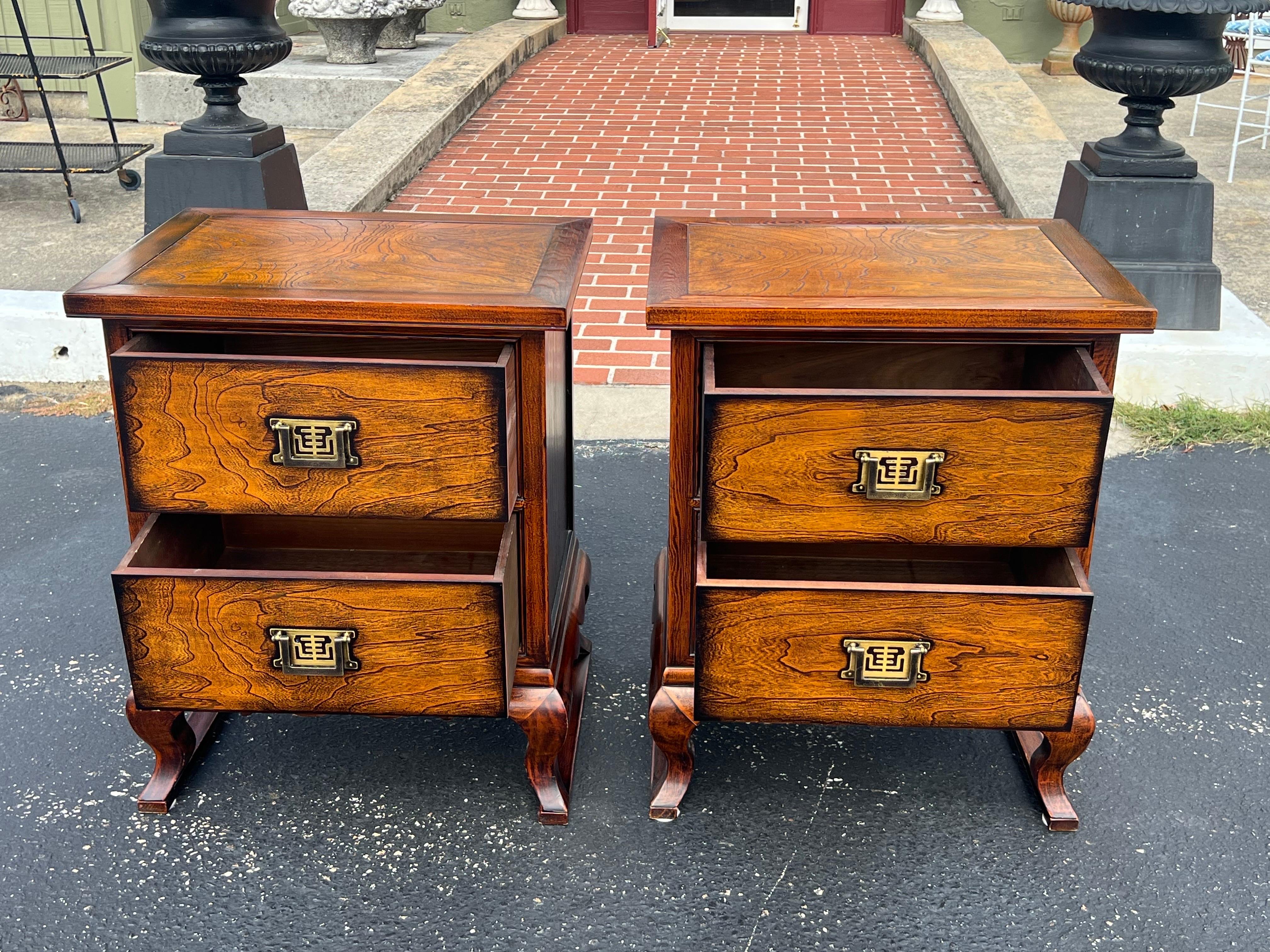 Anglo-giapponese Coppia di comodini in Asian Style in vendita