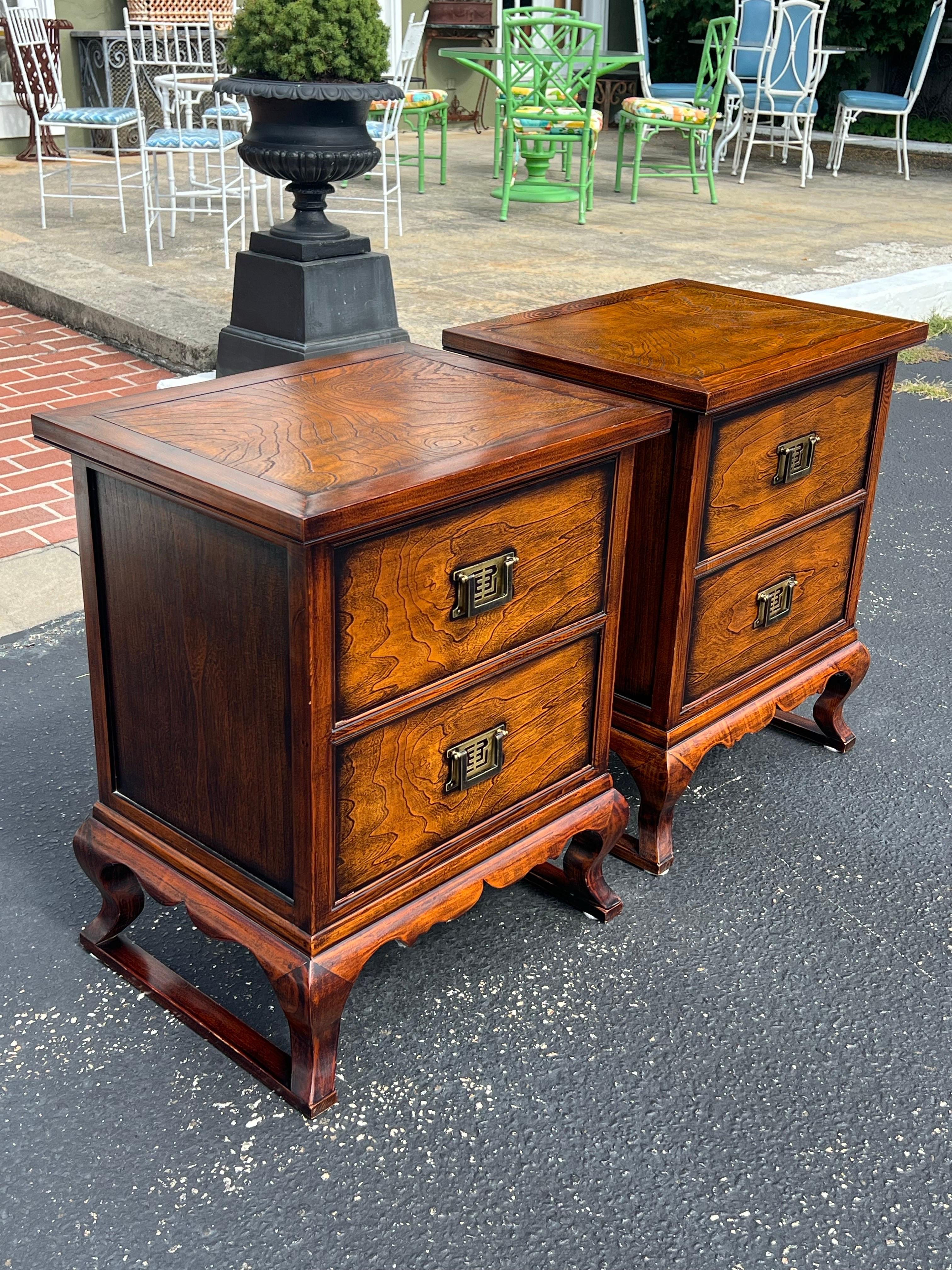 Ottone Coppia di comodini in Asian Style in vendita