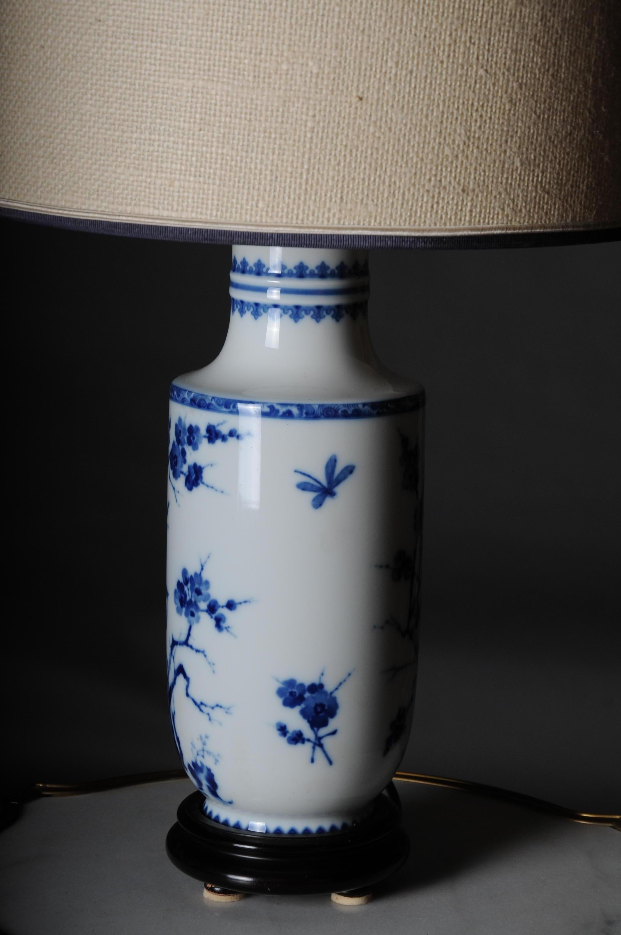 Paire de lampes de table ou lampes de bureau asiatiques en porcelaine, Art asiatique du XXe siècle 4
