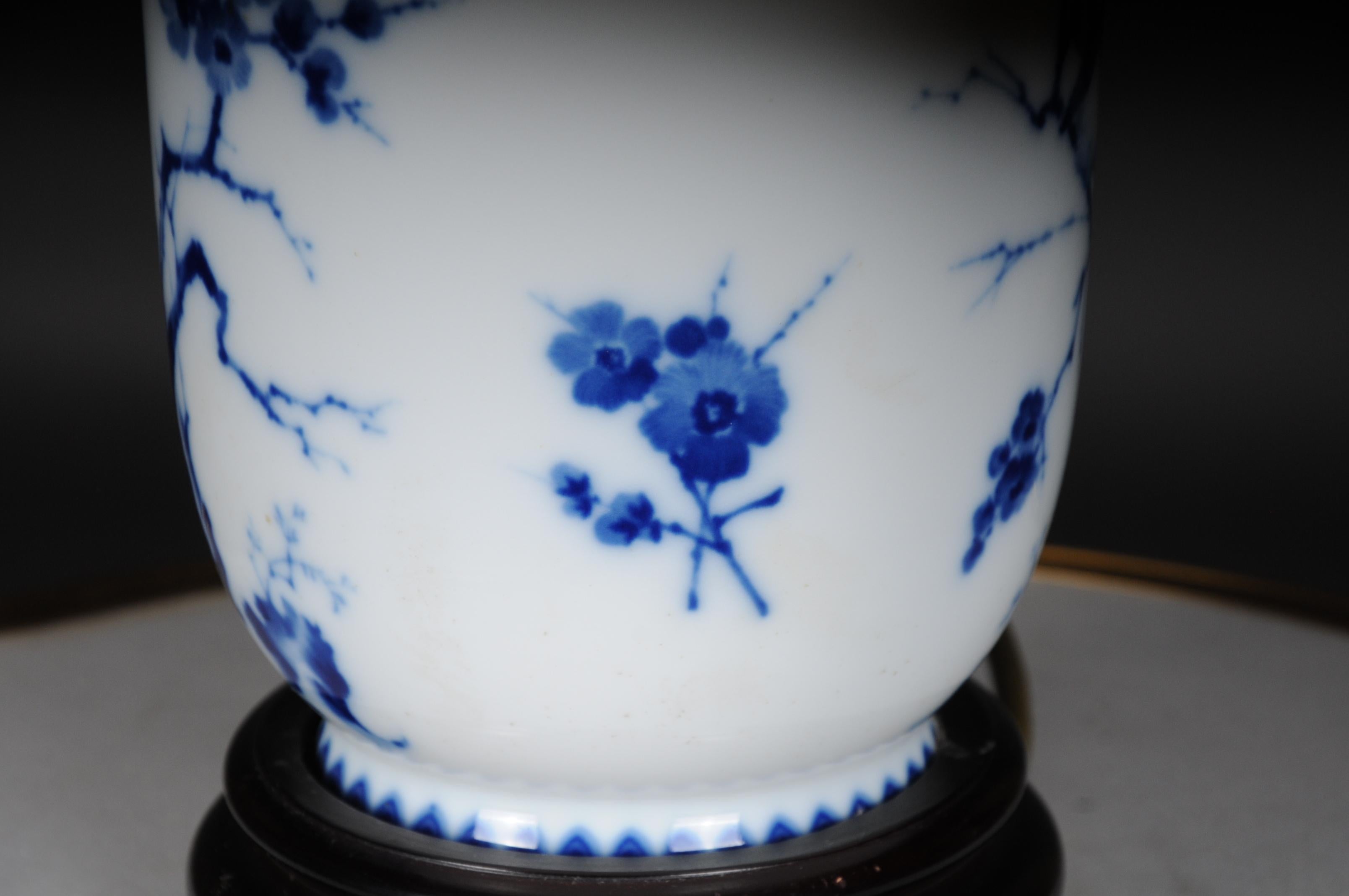 Paire de lampes de table ou lampes de bureau asiatiques en porcelaine, Art asiatique du XXe siècle 5