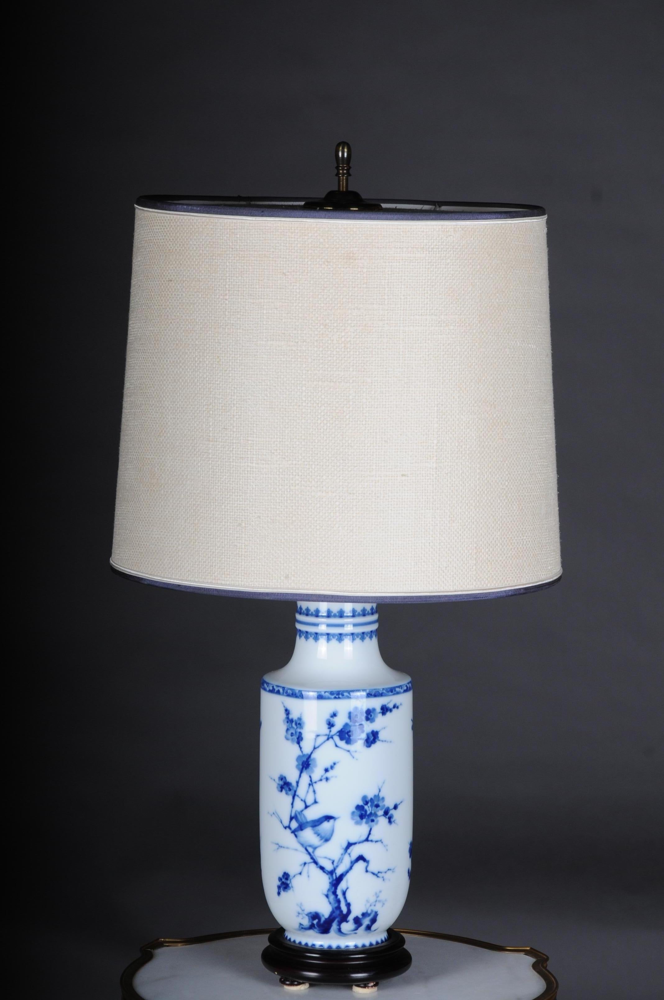 Pair of Asian table lamps or table lamps, porcelain, 20th century Asian

Underglaze blue painting on white porcelain, Asian or Asian. Electrified and tested. Extremely stylish and noble. Probably 20th century

(F-92).