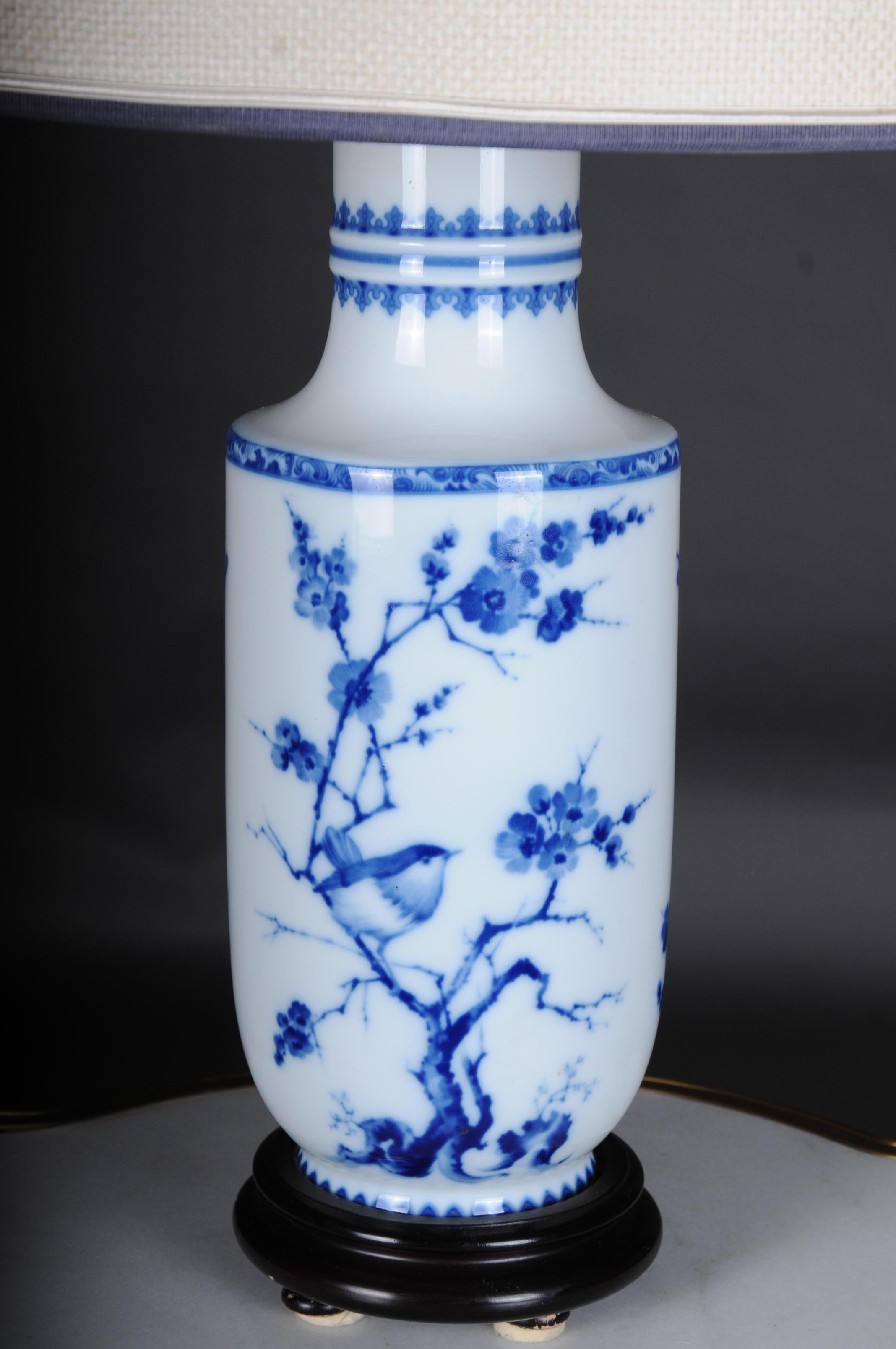 Paire de lampes de table ou lampes de bureau asiatiques en porcelaine, Art asiatique du XXe siècle Bon état - En vente à Berlin, DE